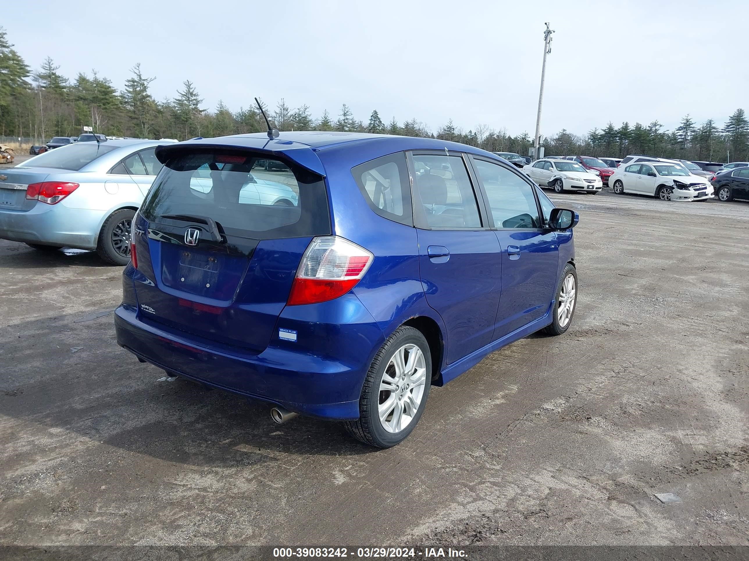 Photo 3 VIN: JHMGE8H4XAS004177 - HONDA FIT 