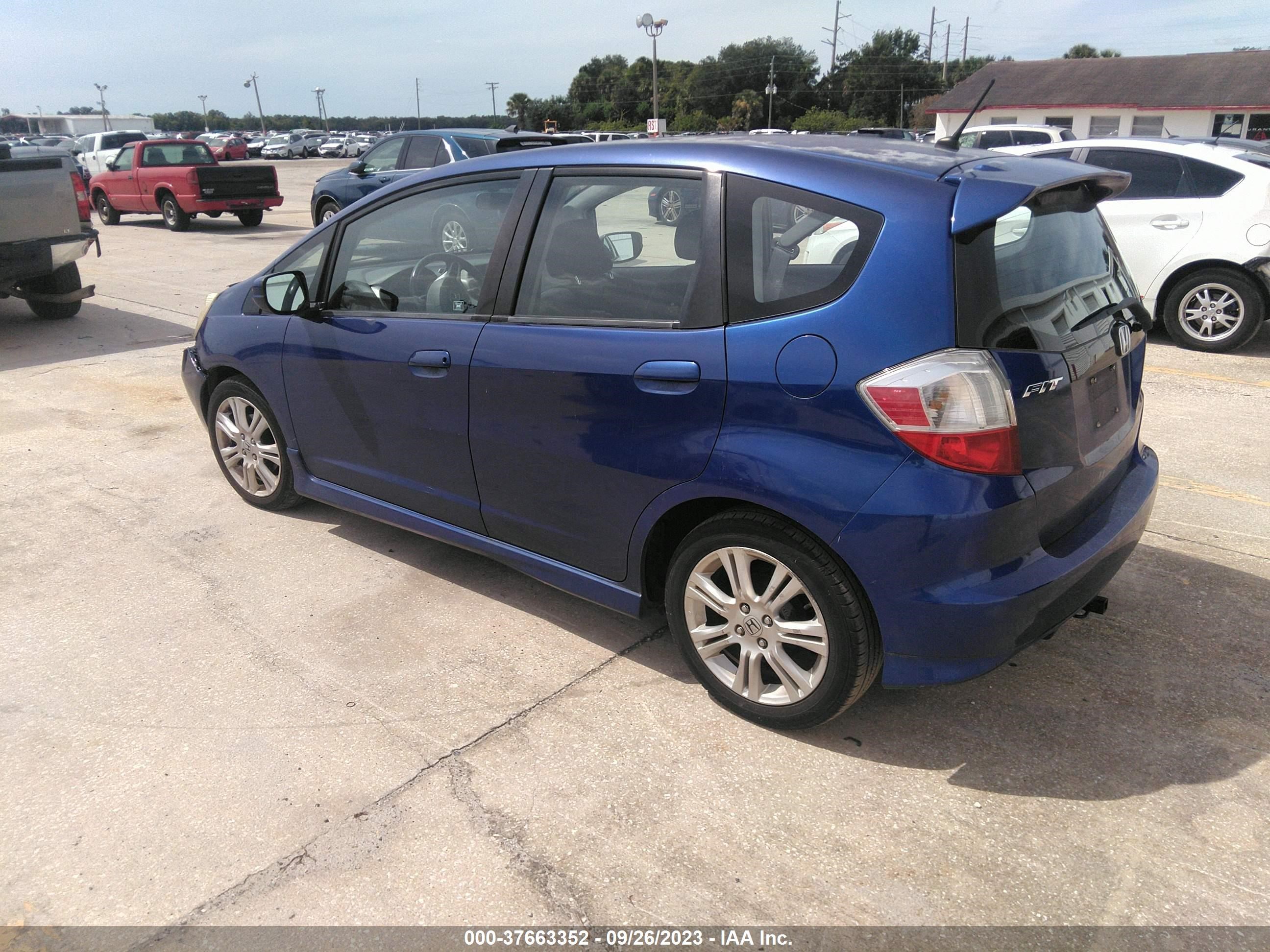 Photo 2 VIN: JHMGE8H4XAS018712 - HONDA FIT 