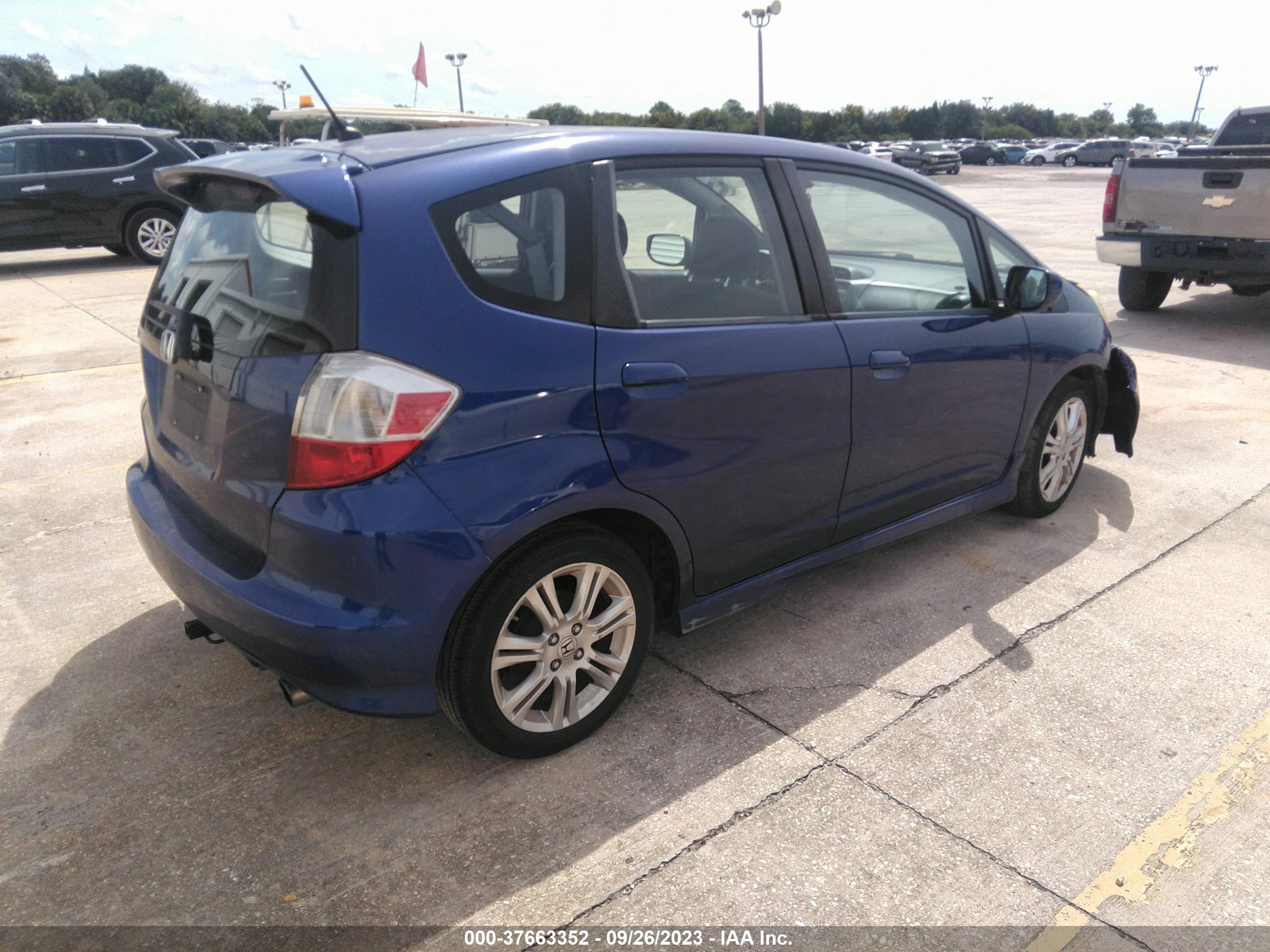 Photo 3 VIN: JHMGE8H4XAS018712 - HONDA FIT 