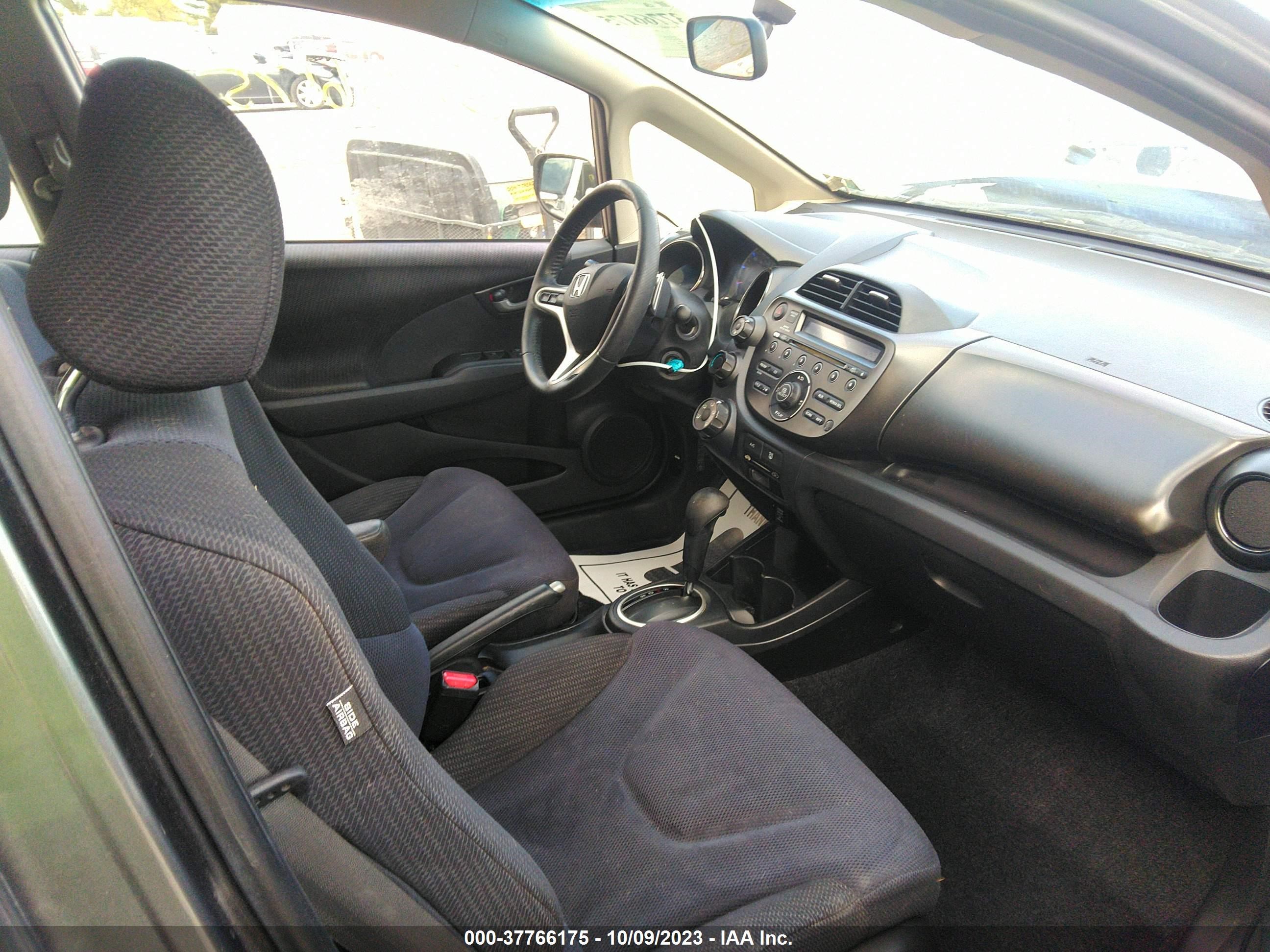 Photo 4 VIN: JHMGE8H51DC062881 - HONDA FIT 