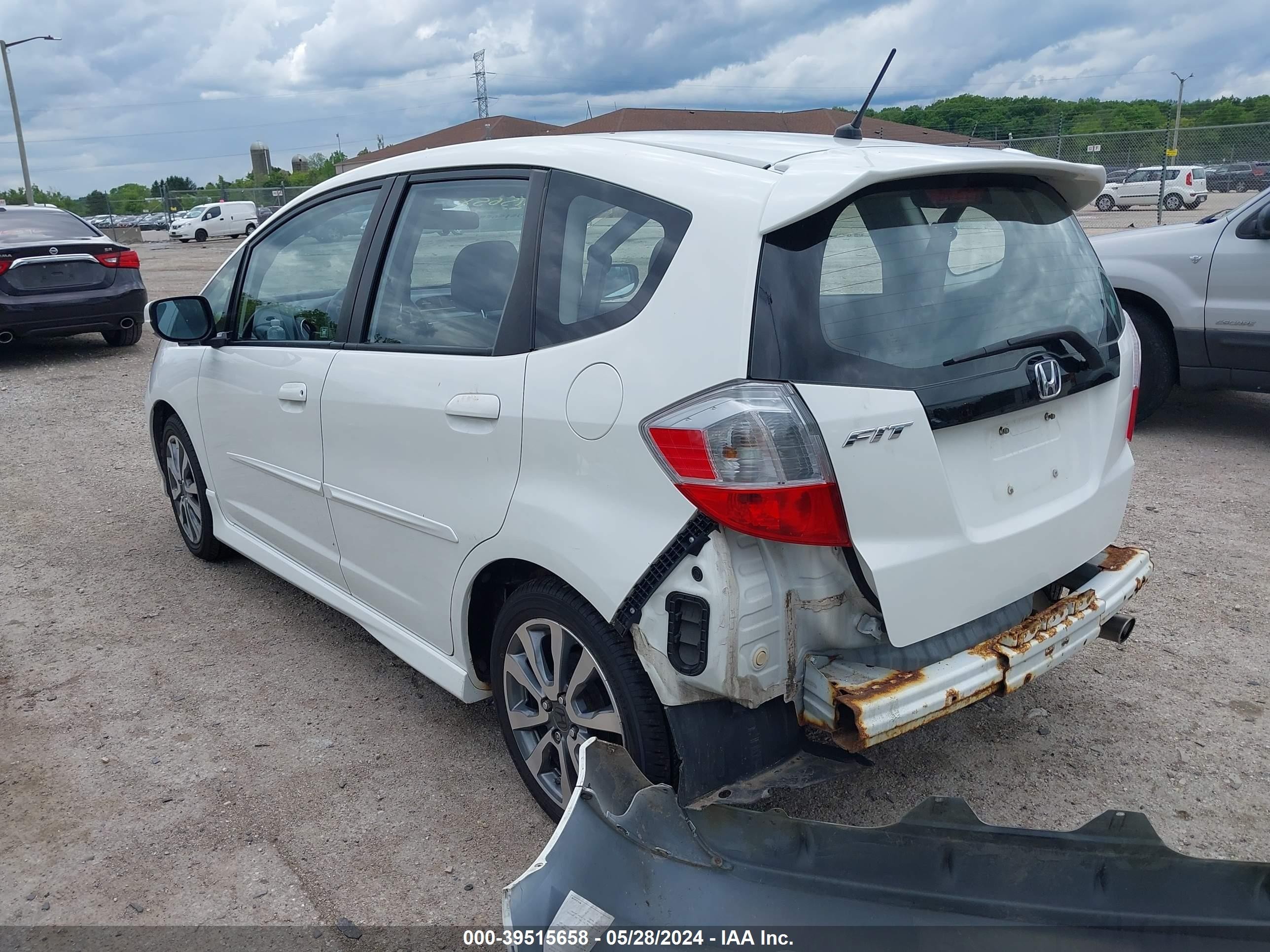 Photo 2 VIN: JHMGE8H52CC008763 - HONDA FIT 