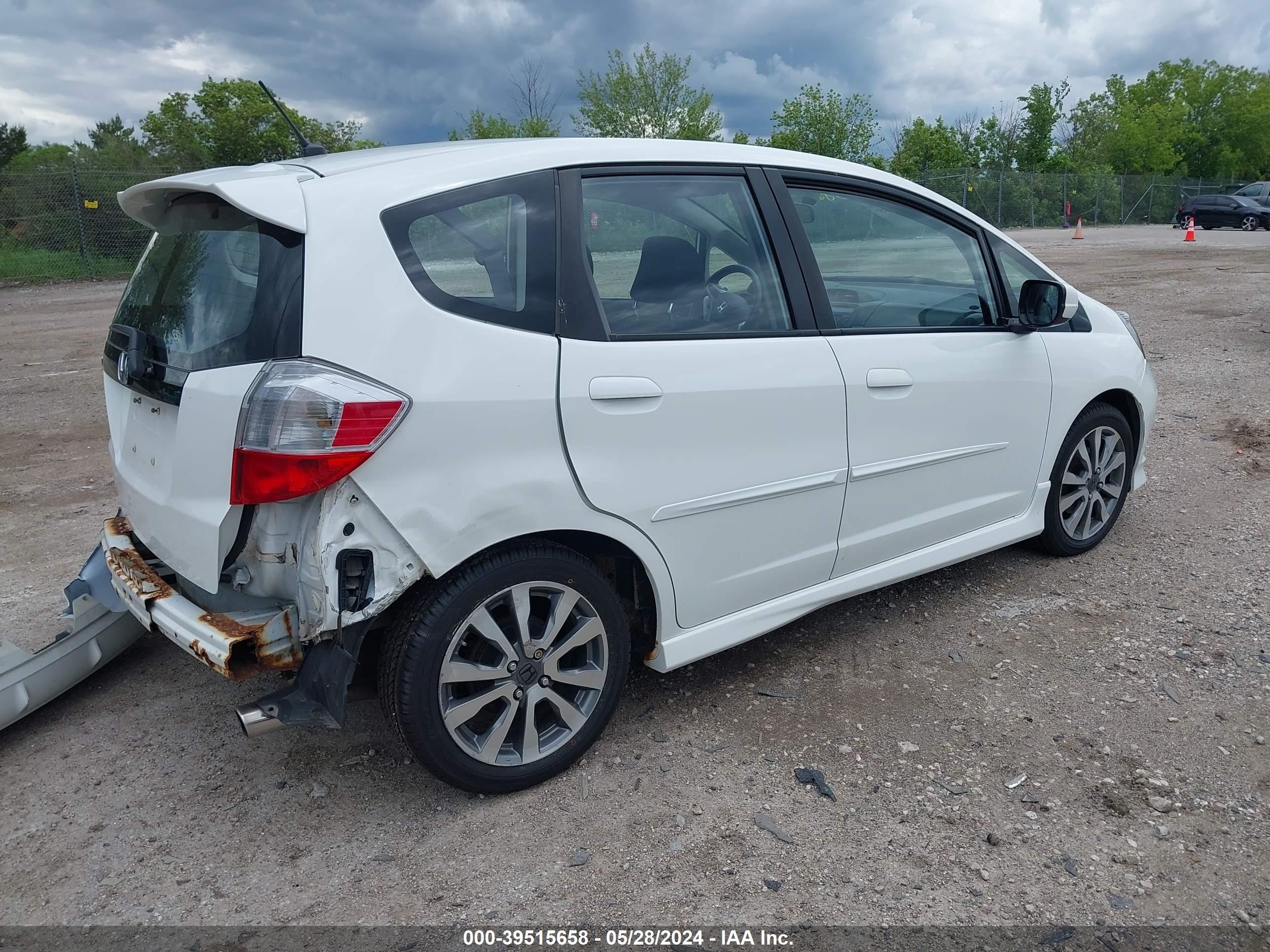 Photo 3 VIN: JHMGE8H52CC008763 - HONDA FIT 