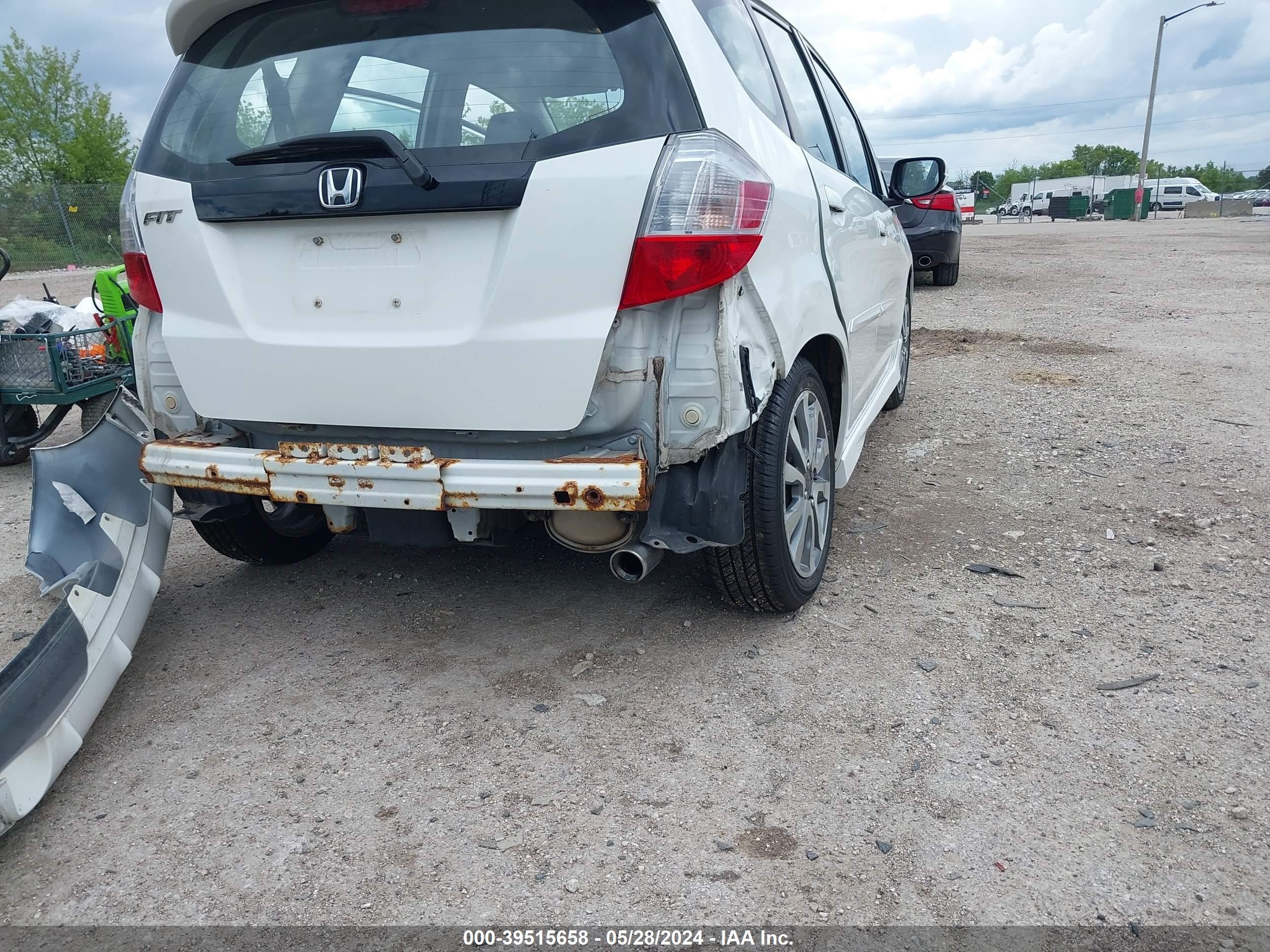 Photo 5 VIN: JHMGE8H52CC008763 - HONDA FIT 