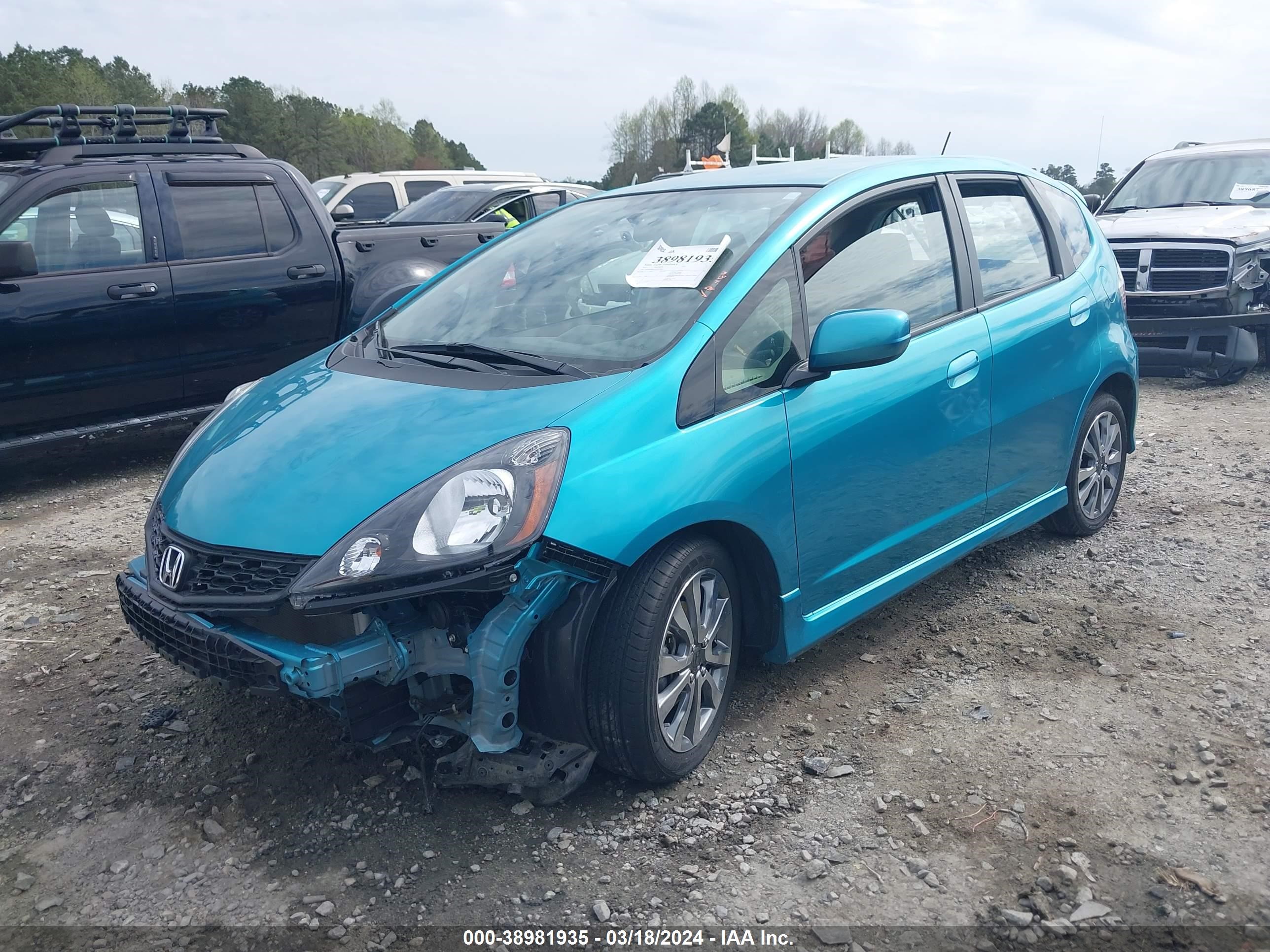 Photo 1 VIN: JHMGE8H55CC010989 - HONDA FIT 