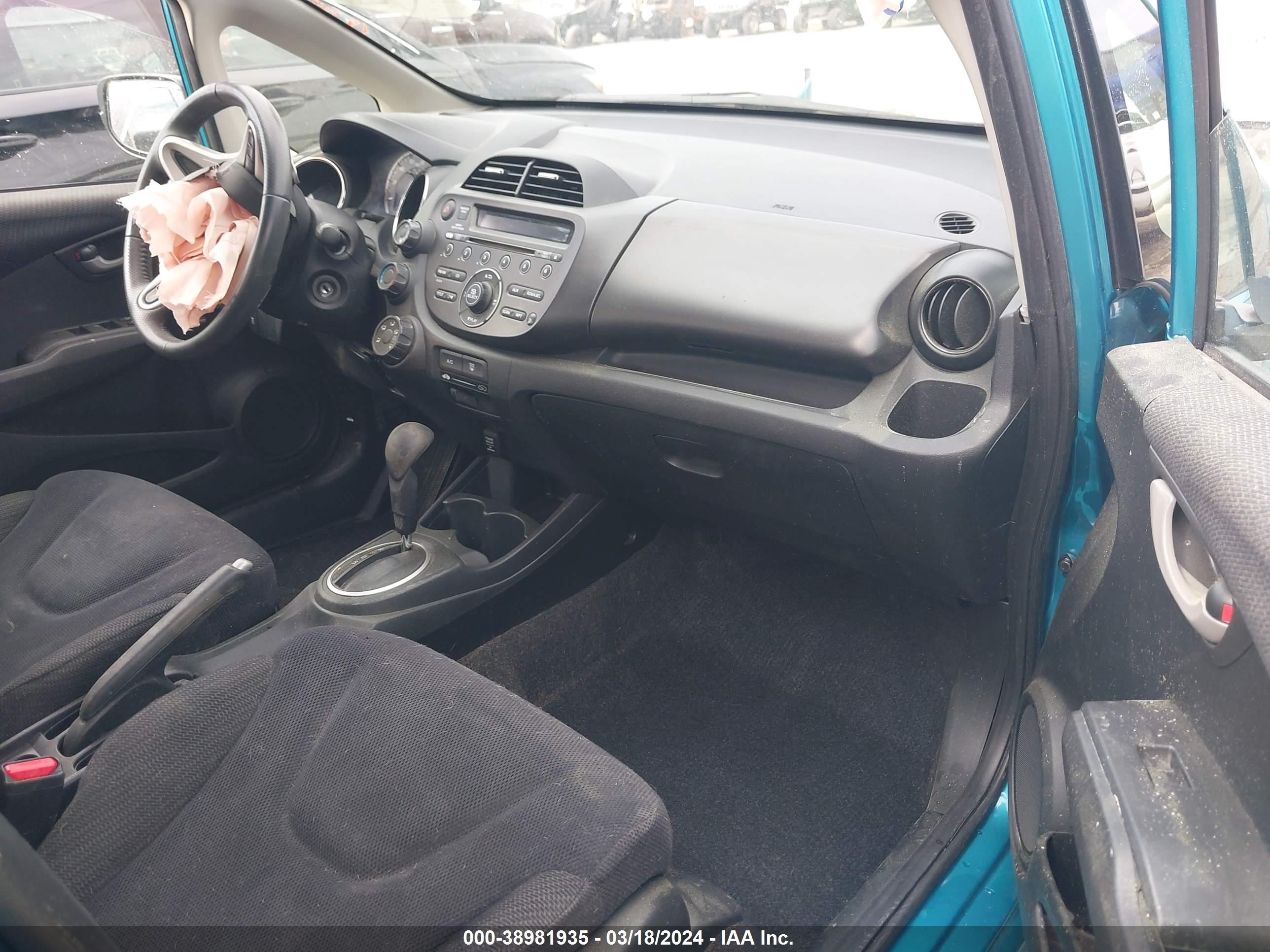 Photo 4 VIN: JHMGE8H55CC010989 - HONDA FIT 