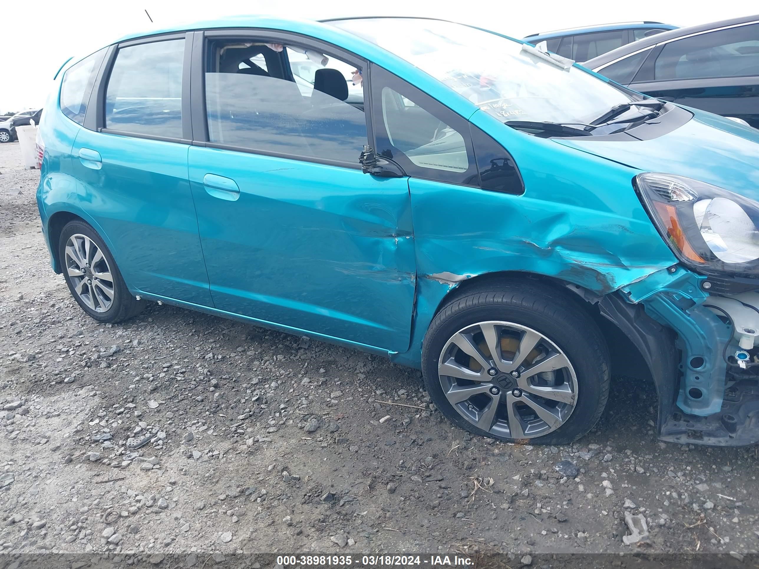 Photo 5 VIN: JHMGE8H55CC010989 - HONDA FIT 