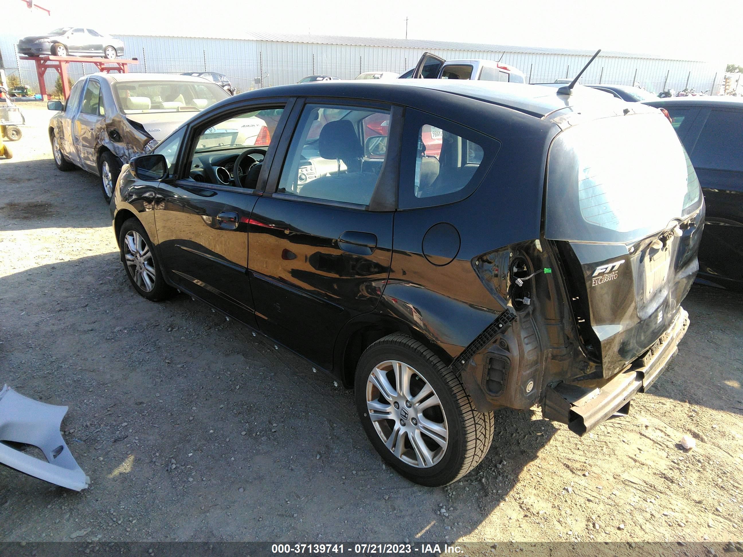 Photo 2 VIN: JHMGE8H56BC024690 - HONDA FIT 