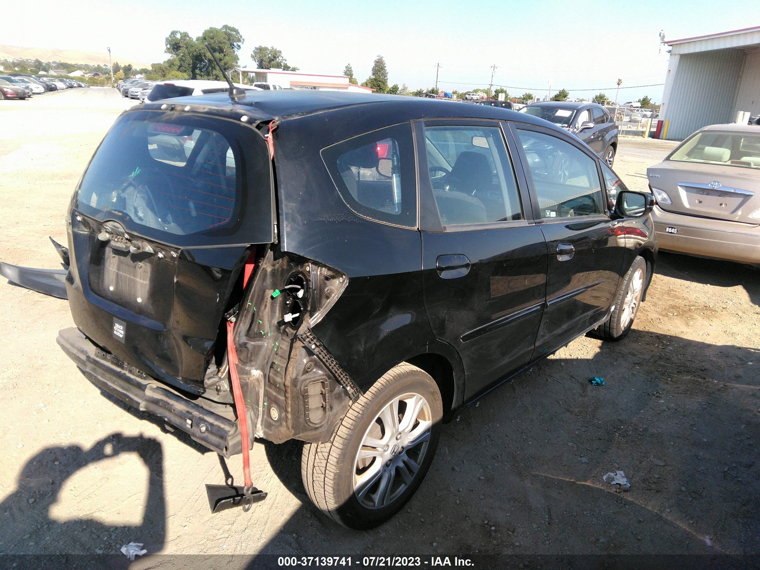 Photo 3 VIN: JHMGE8H56BC024690 - HONDA FIT 