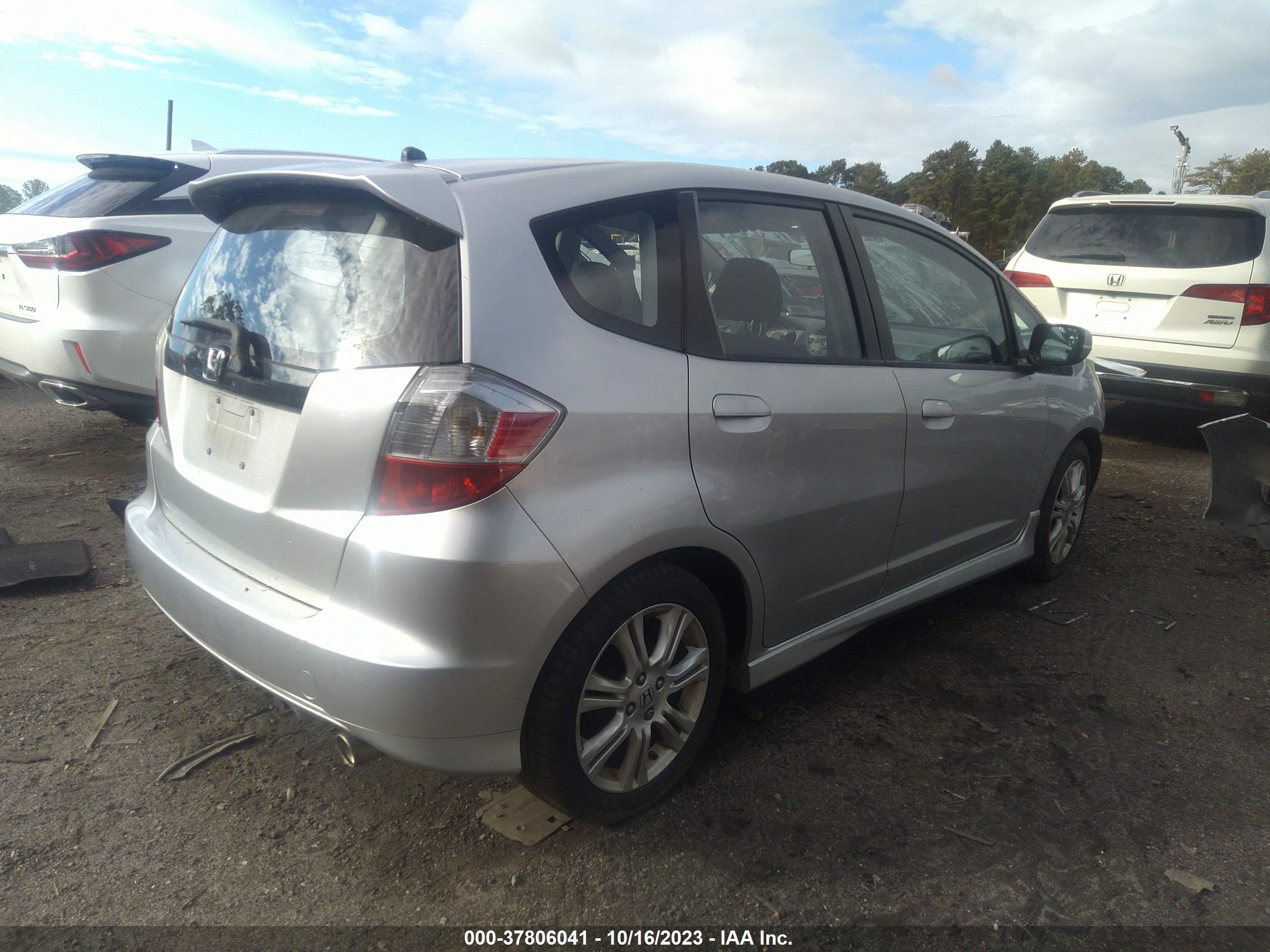 Photo 3 VIN: JHMGE8H57BC022737 - HONDA FIT 