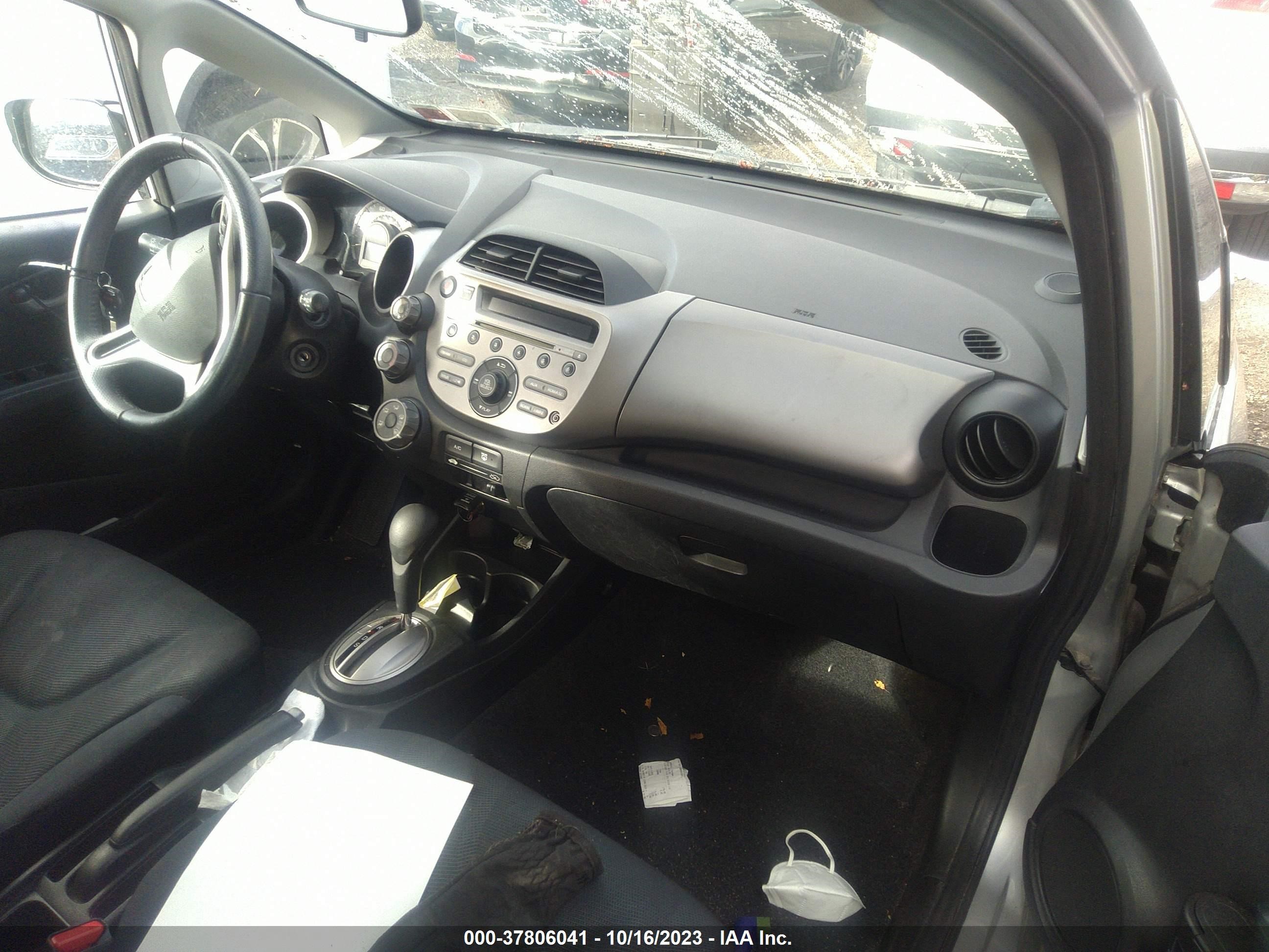 Photo 4 VIN: JHMGE8H57BC022737 - HONDA FIT 