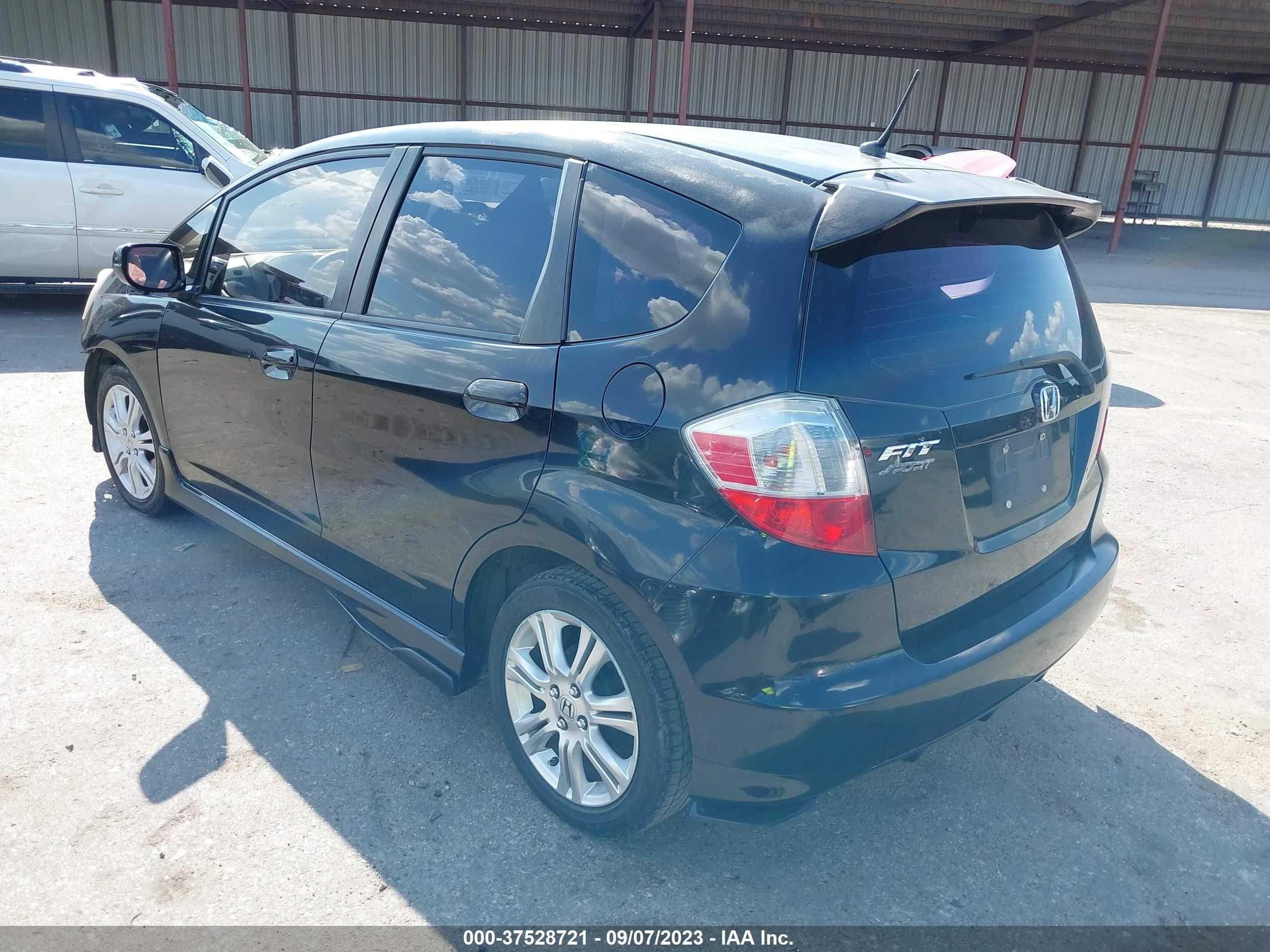 Photo 2 VIN: JHMGE8H58BS006519 - HONDA FIT 