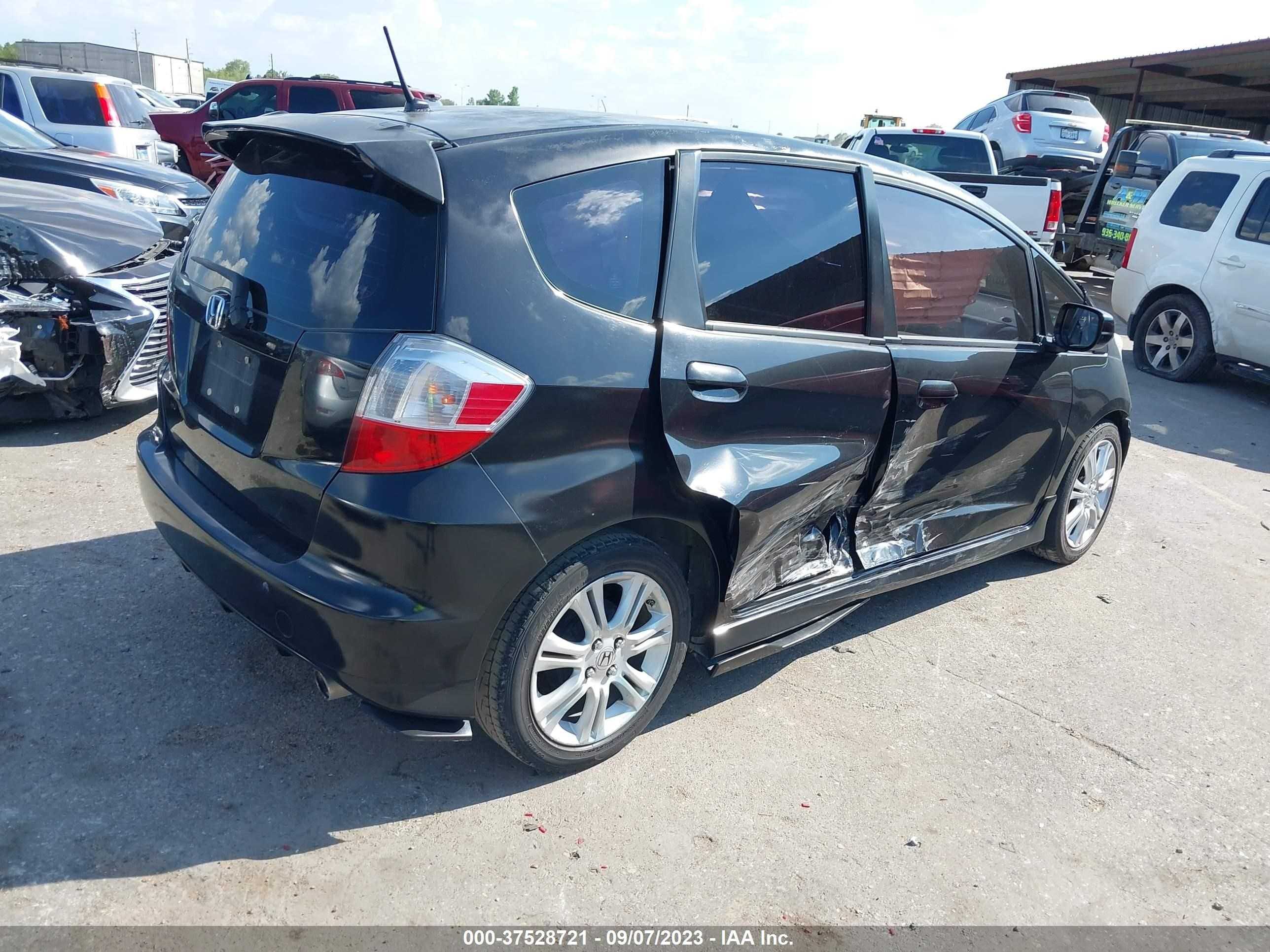 Photo 3 VIN: JHMGE8H58BS006519 - HONDA FIT 