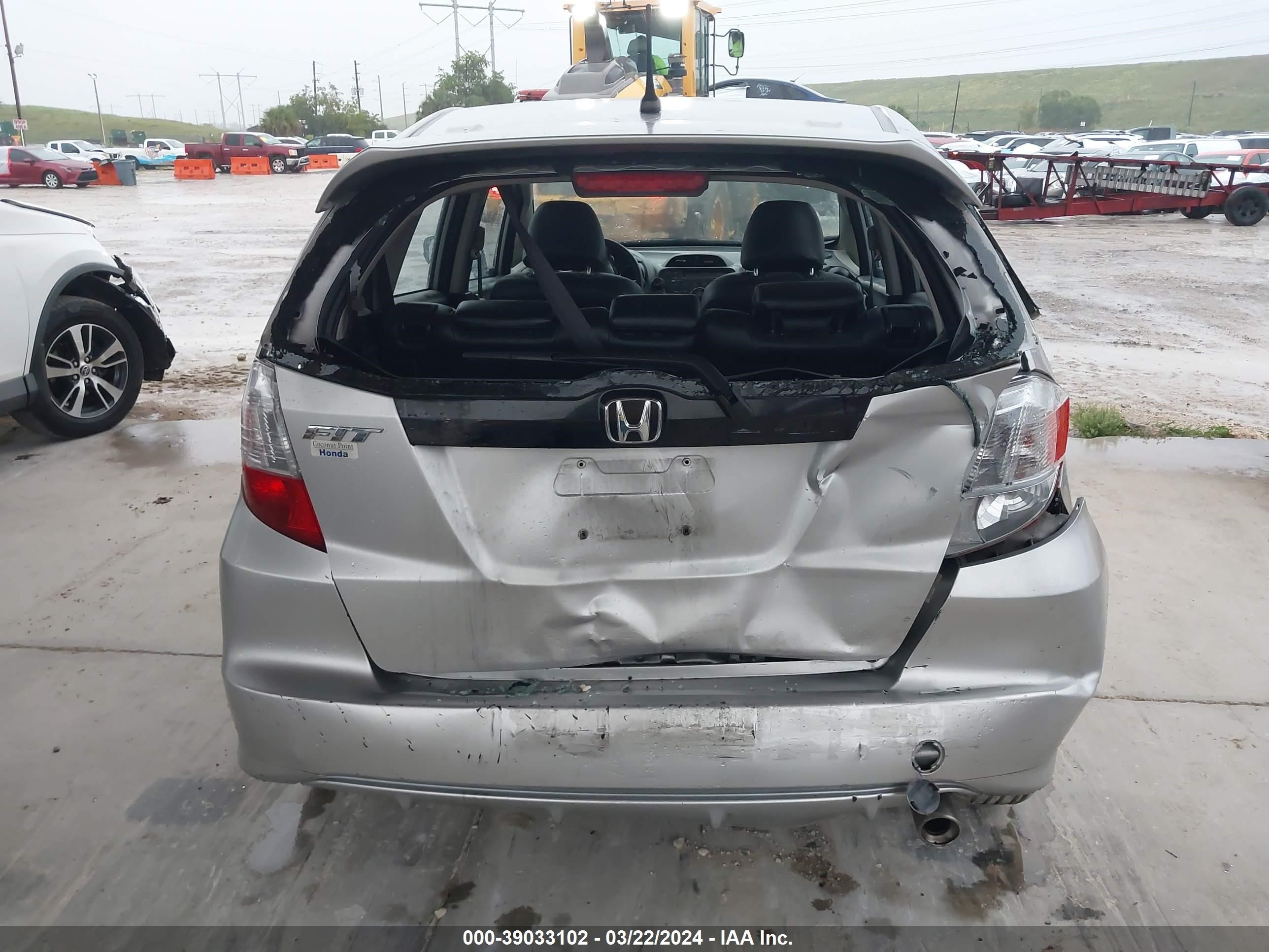 Photo 15 VIN: JHMGE8H5XCC024094 - HONDA FIT 