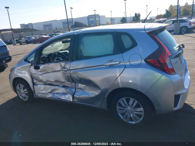 Photo 5 VIN: JHMGK5H51GX014074 - HONDA FIT 