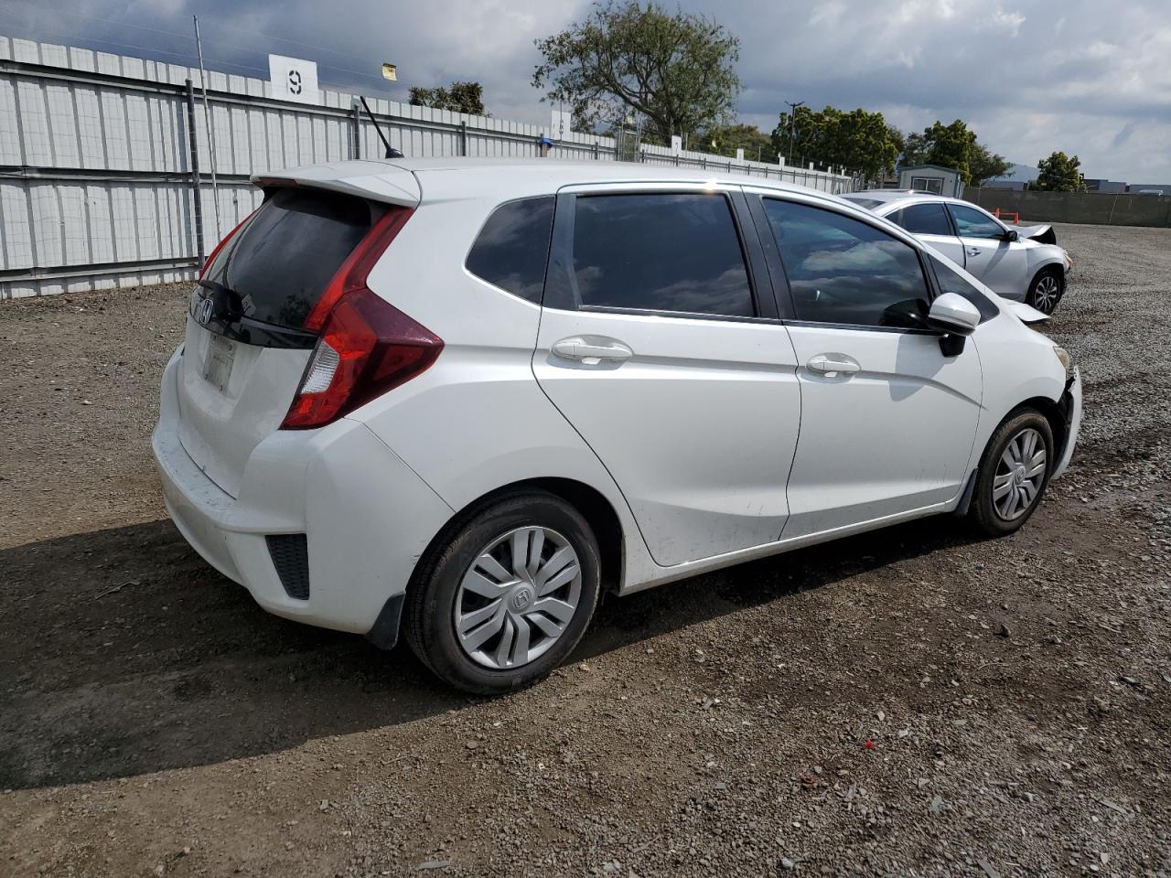 Photo 2 VIN: JHMGK5H54GX017681 - HONDA FIT 