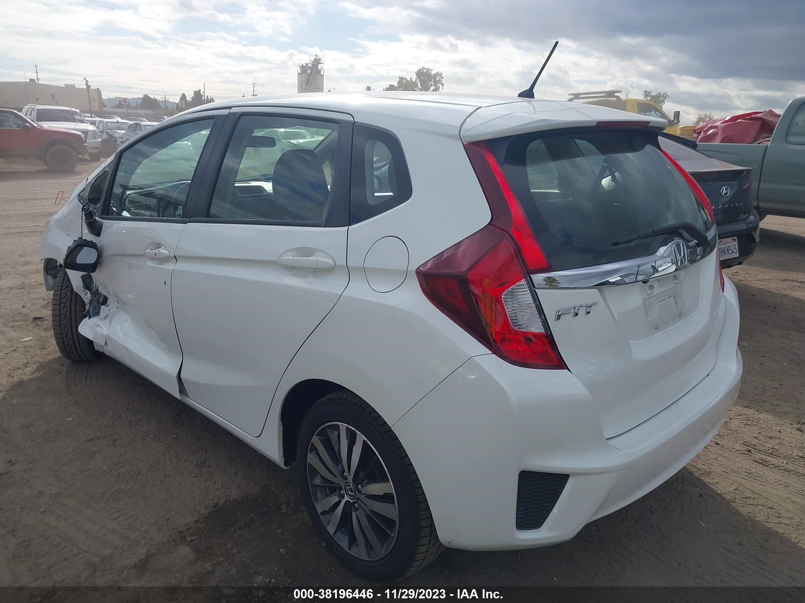 Photo 2 VIN: JHMGK5H70HS003860 - HONDA FIT 