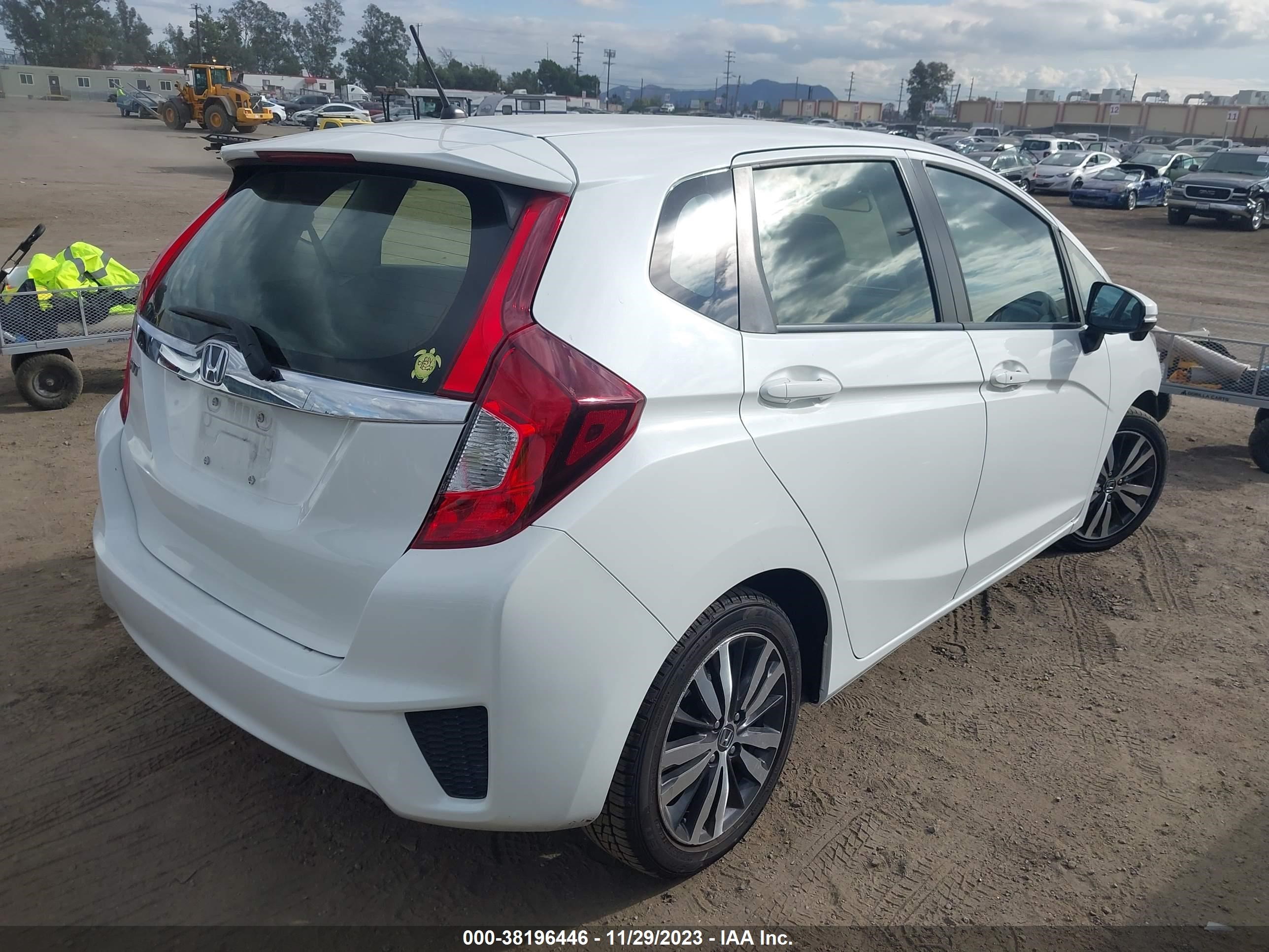 Photo 3 VIN: JHMGK5H70HS003860 - HONDA FIT 