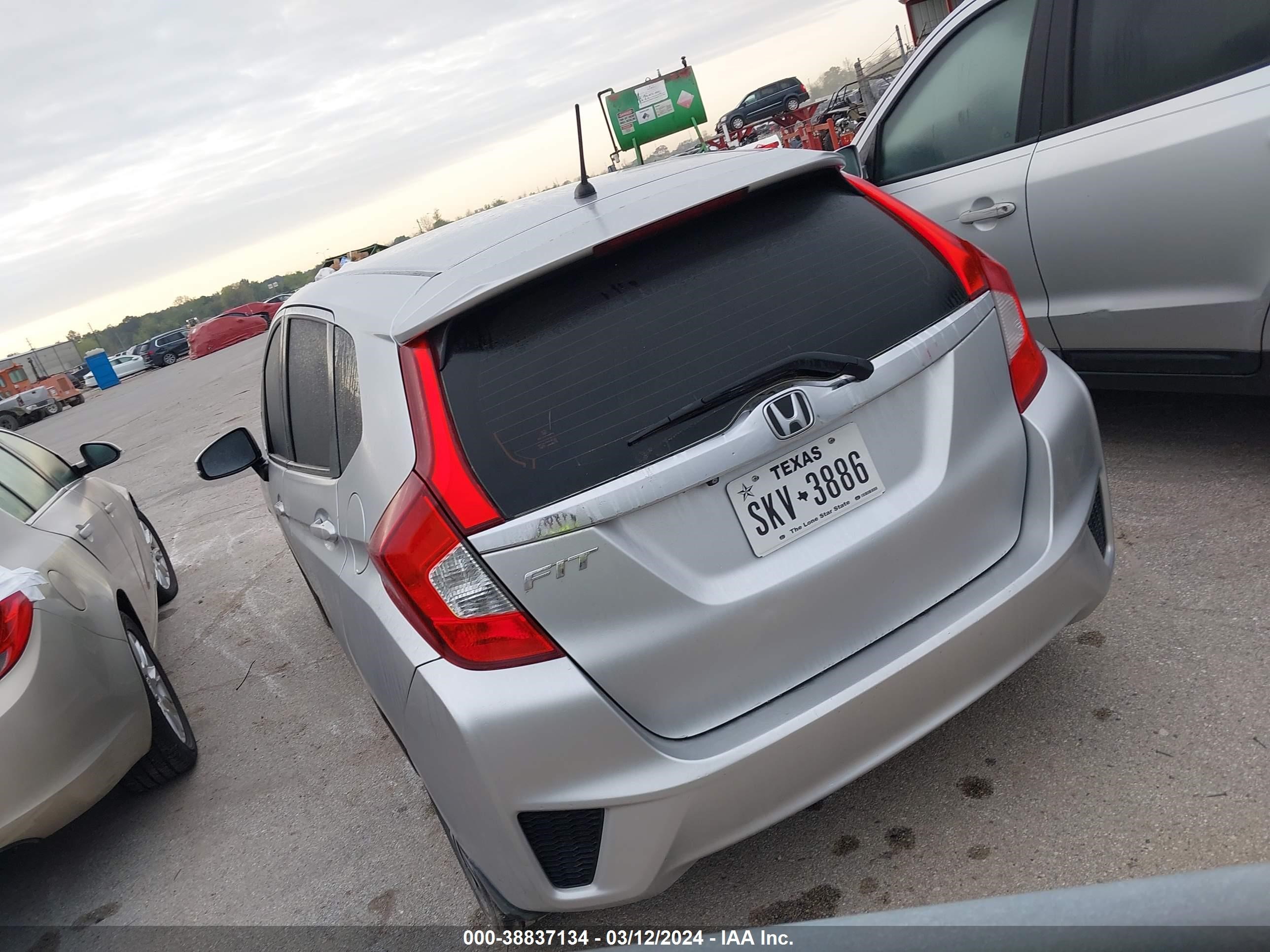 Photo 2 VIN: JHMGK5H79GX036745 - HONDA FIT 