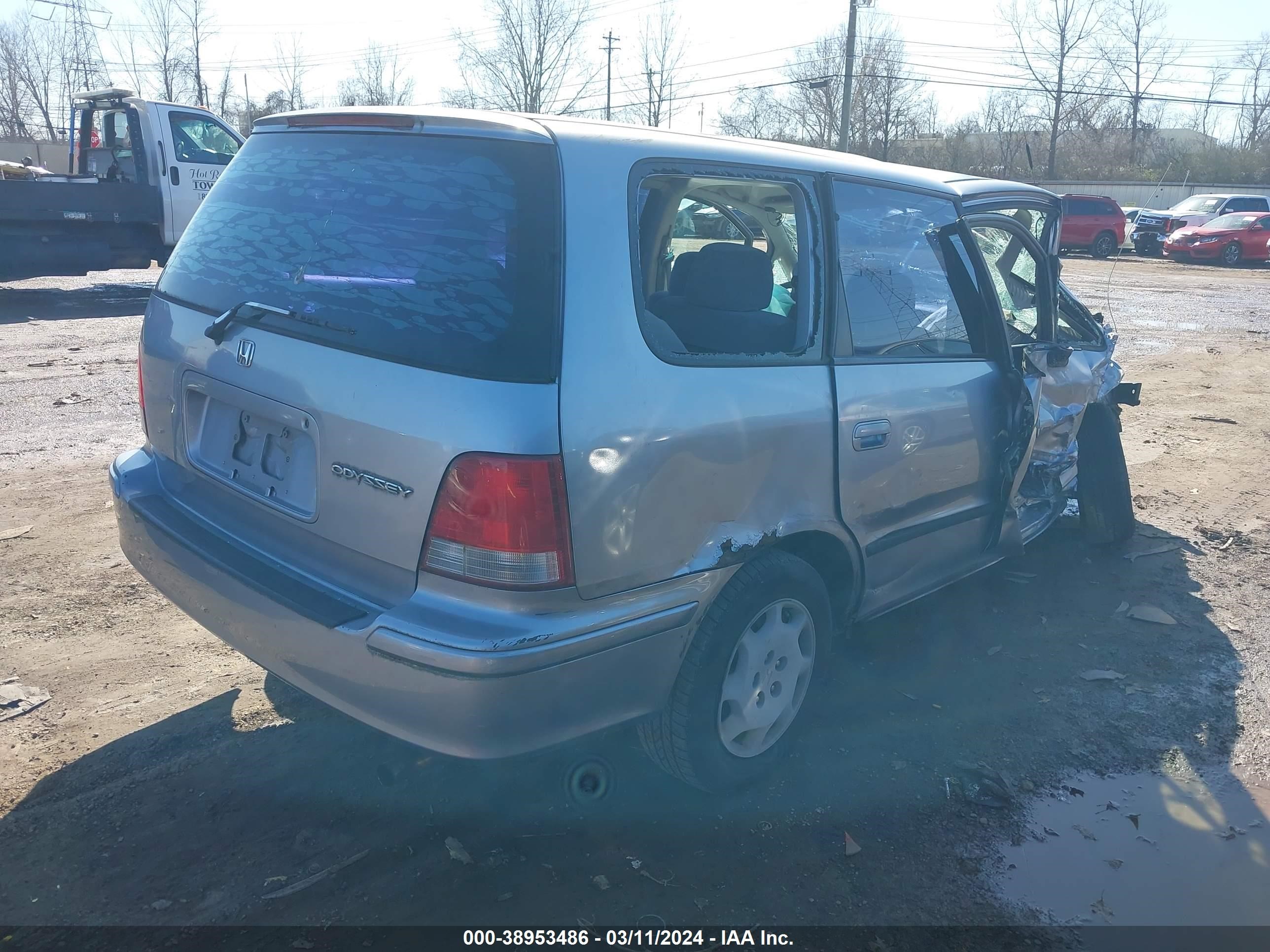 Photo 3 VIN: JHMRA3844WC013661 - HONDA ODYSSEY 