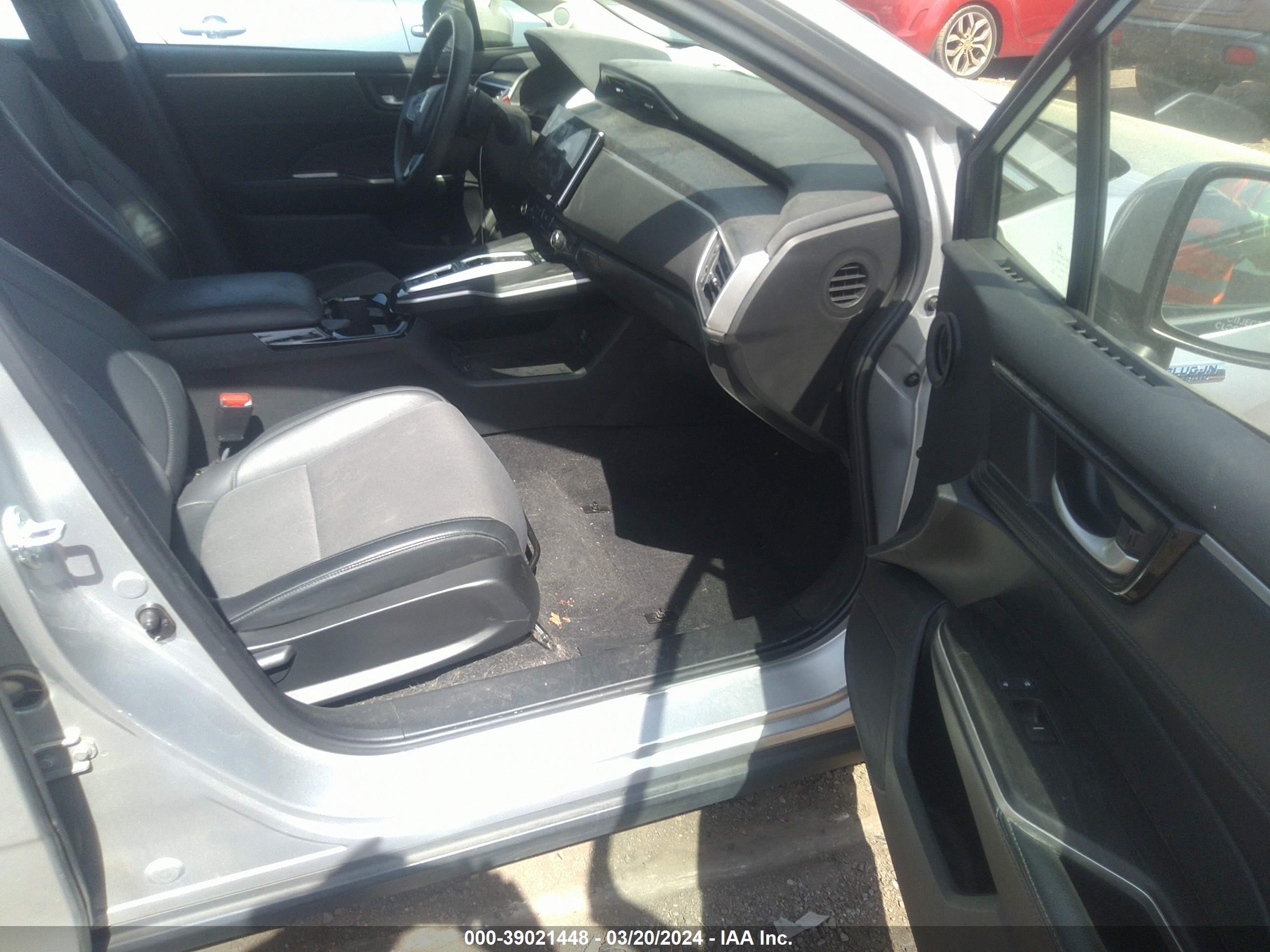 Photo 4 VIN: JHMZC5F10JC021151 - HONDA CLARITY 