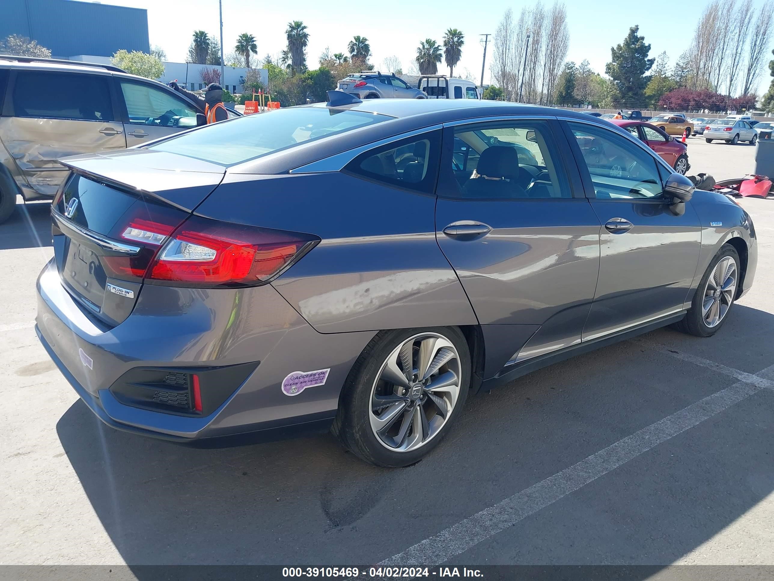 Photo 3 VIN: JHMZC5F10KC002732 - HONDA CLARITY 