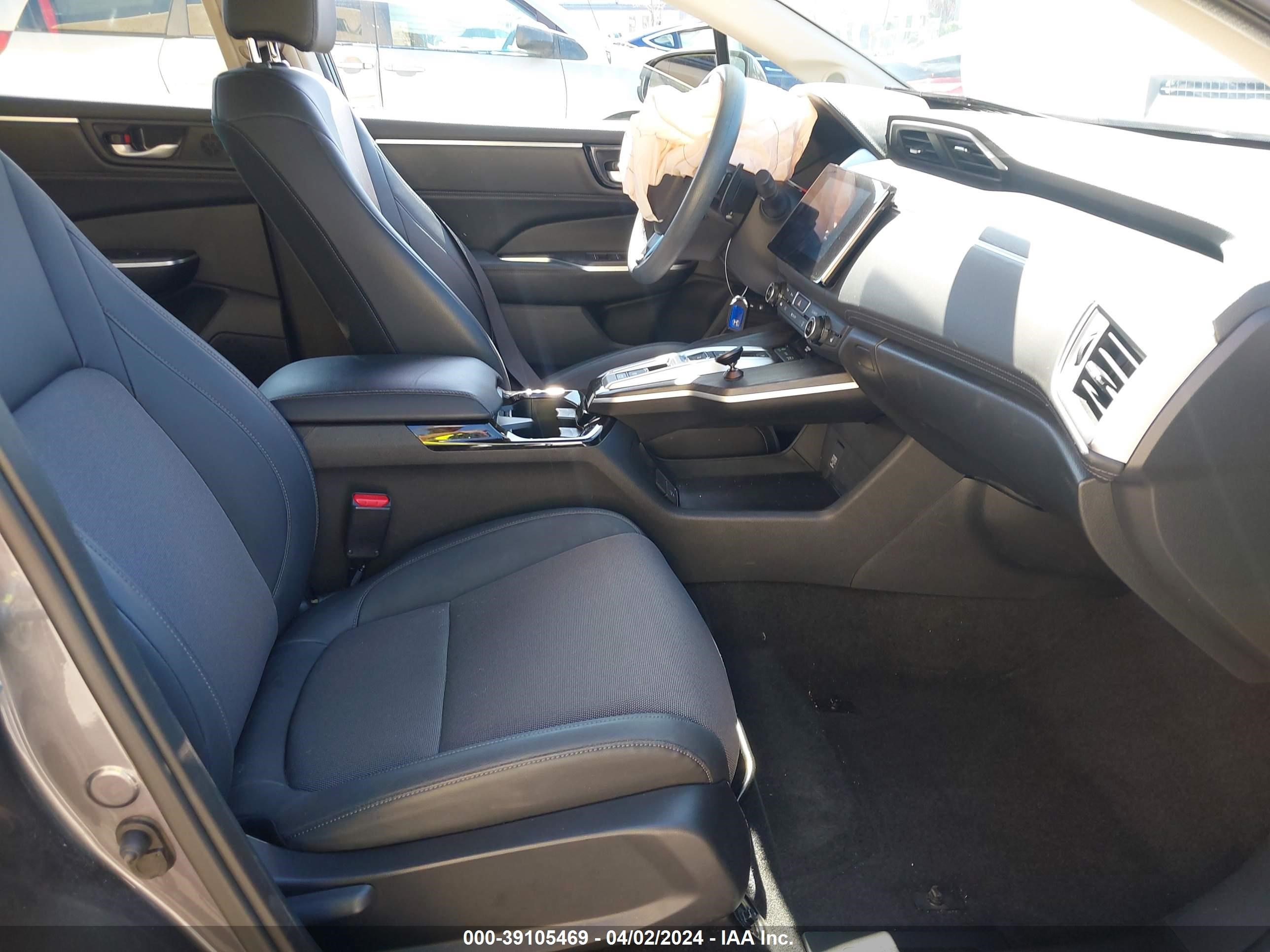 Photo 4 VIN: JHMZC5F10KC002732 - HONDA CLARITY 