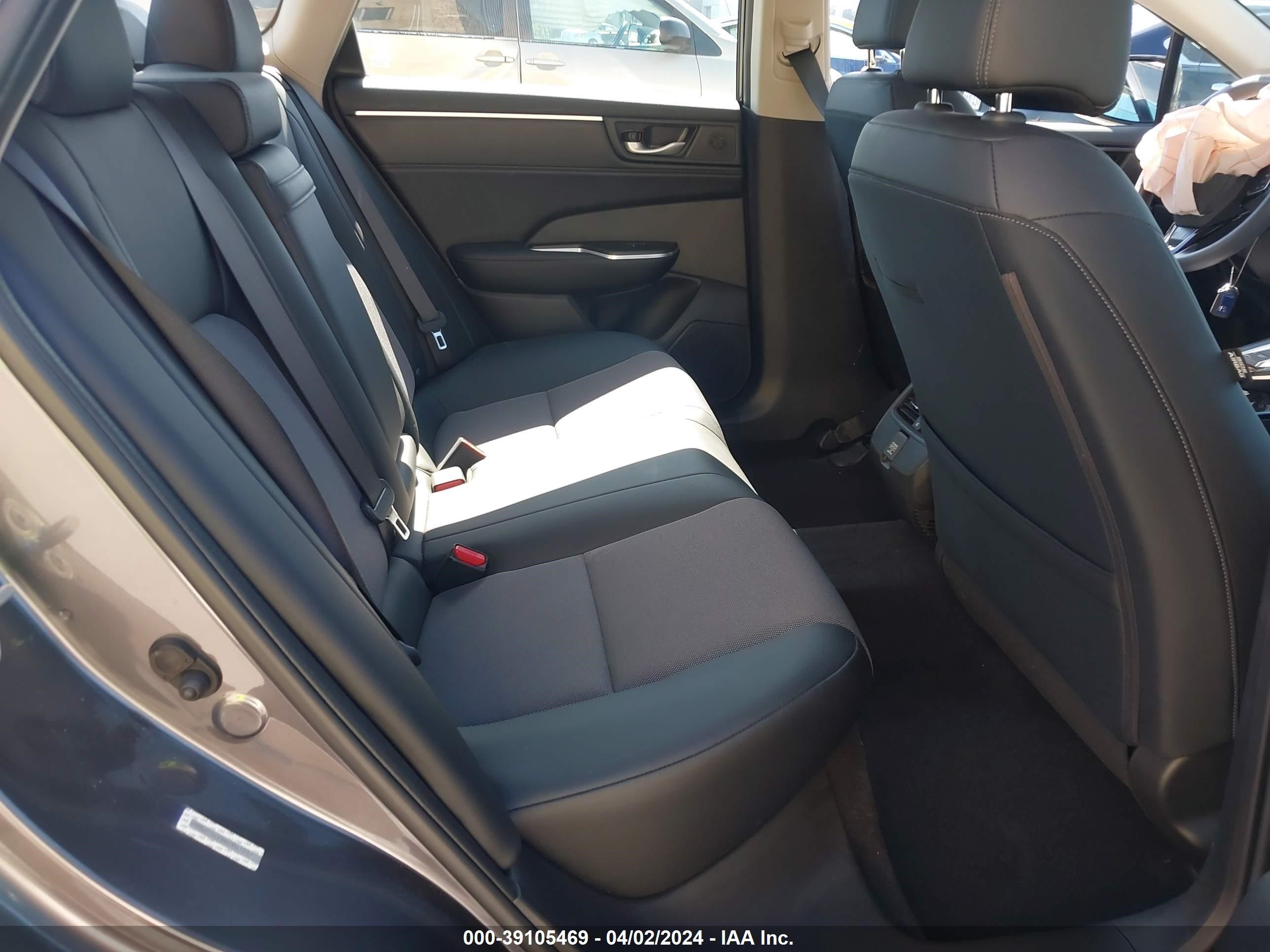 Photo 7 VIN: JHMZC5F10KC002732 - HONDA CLARITY 