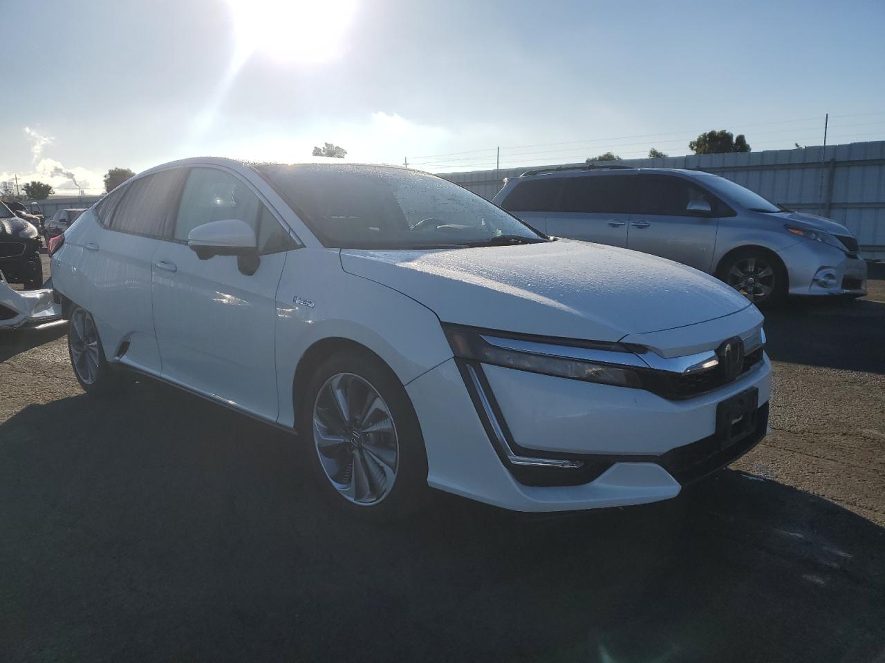 Photo 4 VIN: JHMZC5F11JC013866 - HONDA CLARITY 