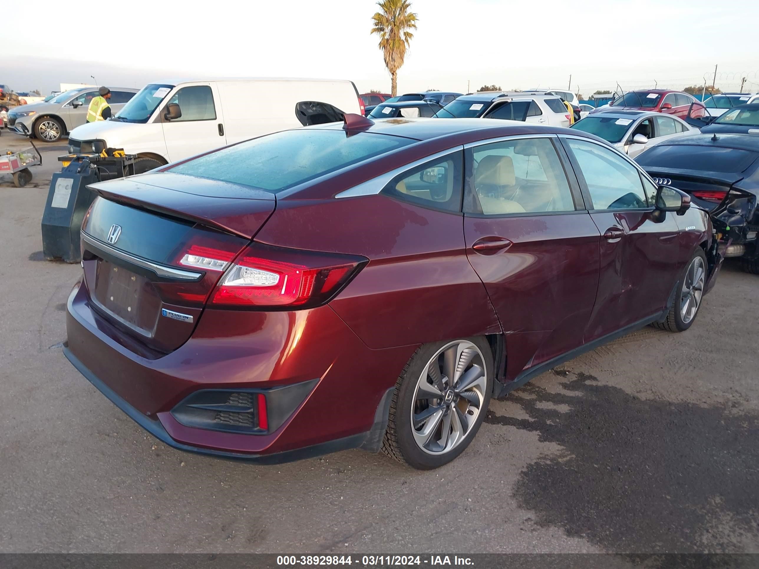 Photo 3 VIN: JHMZC5F11KC002495 - HONDA CLARITY 