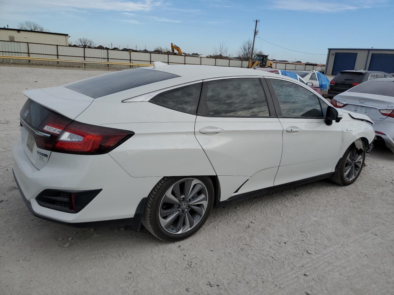 Photo 2 VIN: JHMZC5F13JC005378 - HONDA CLARITY 