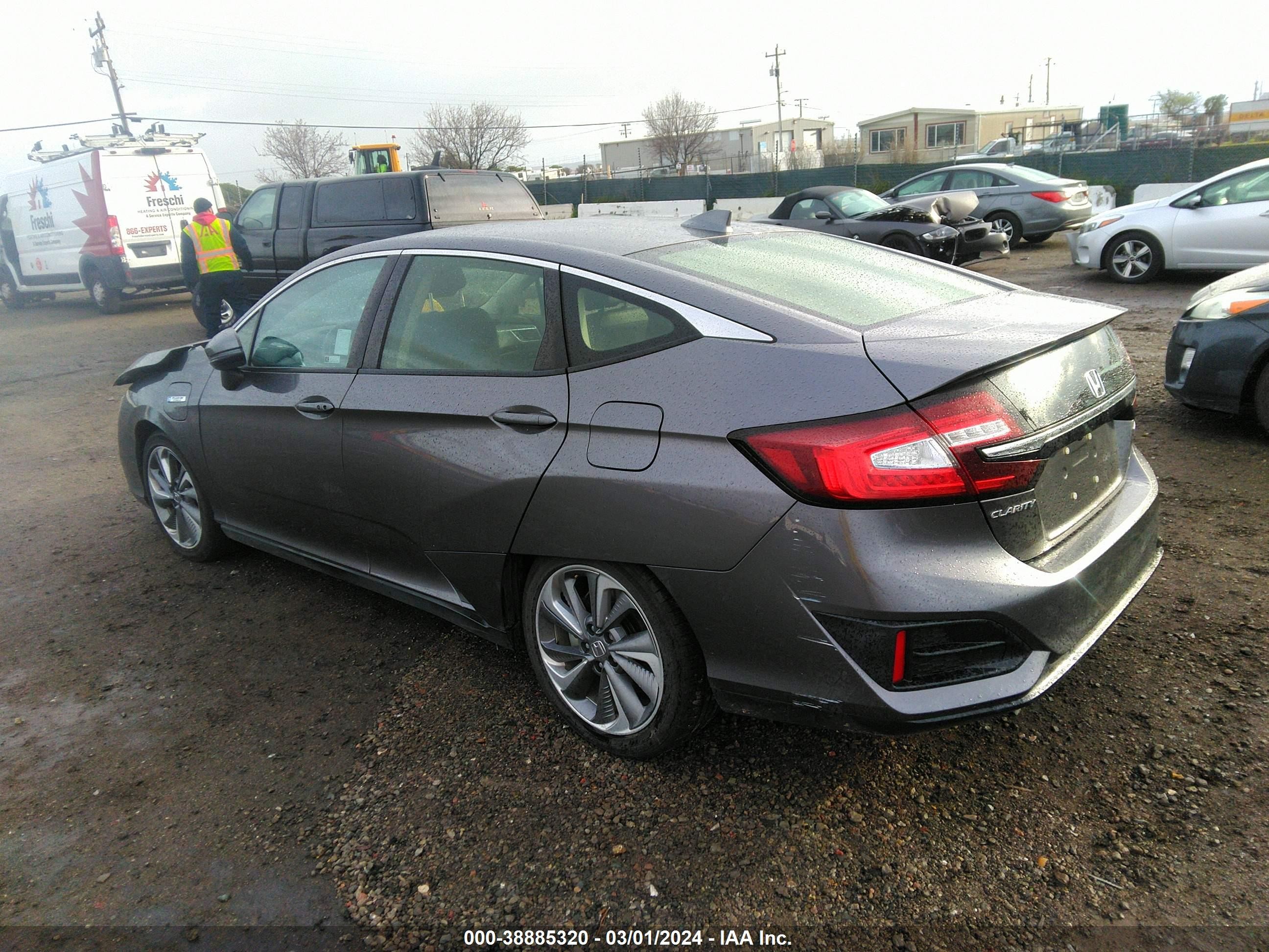 Photo 2 VIN: JHMZC5F13JC007521 - HONDA CLARITY 