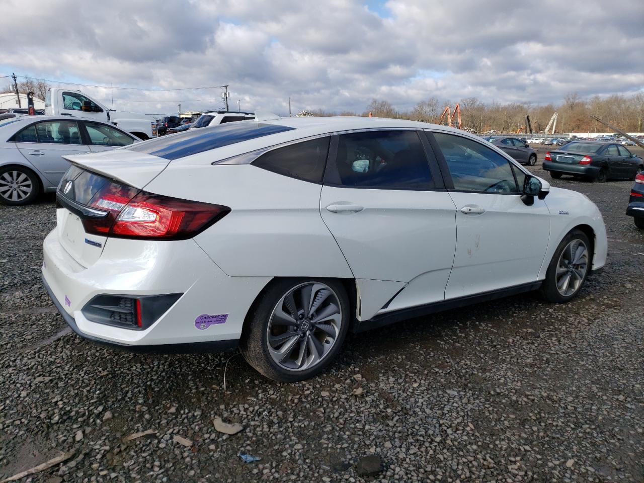 Photo 2 VIN: JHMZC5F14JC019810 - HONDA CLARITY 