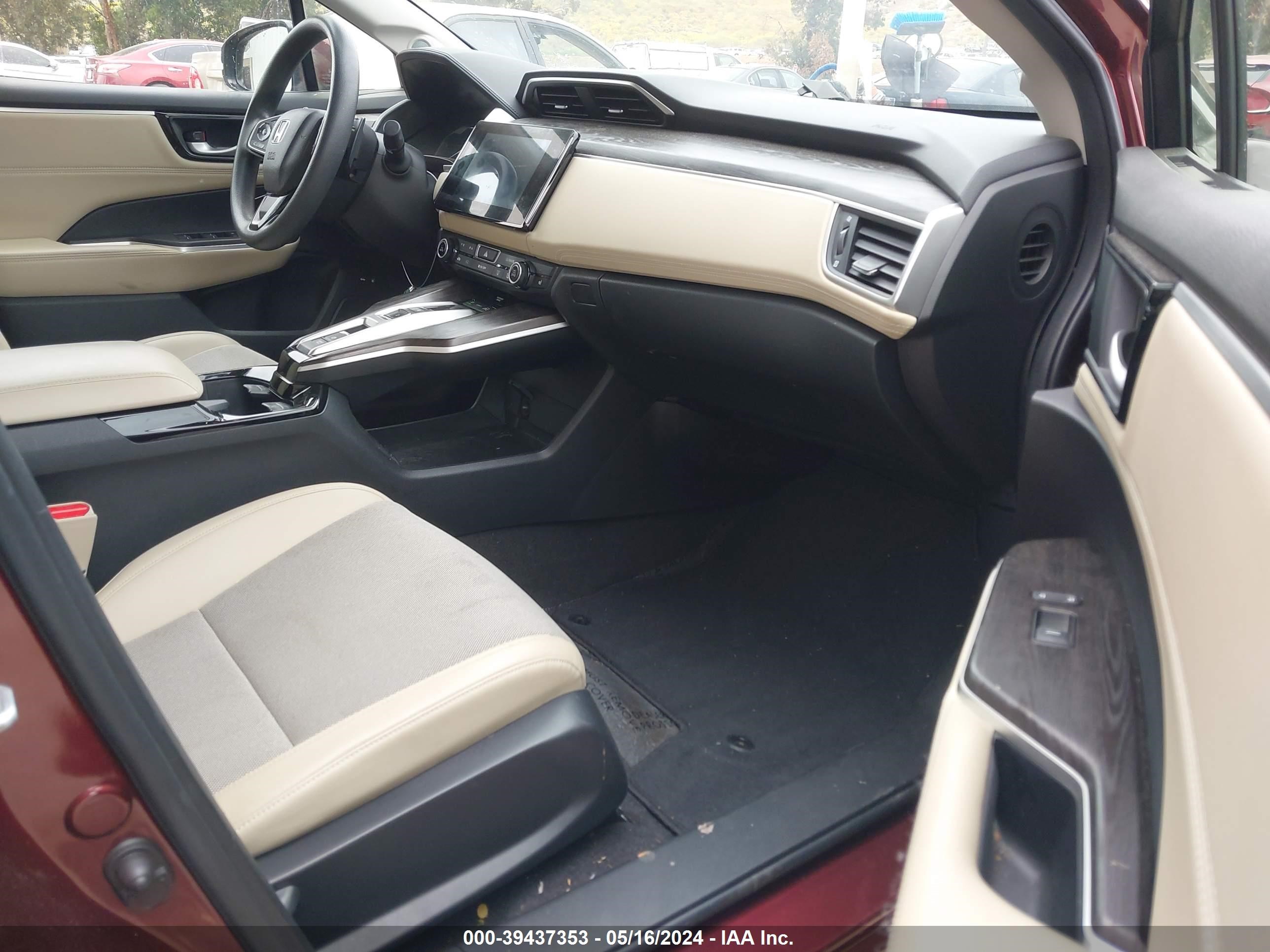 Photo 4 VIN: JHMZC5F14KC004659 - HONDA CLARITY 