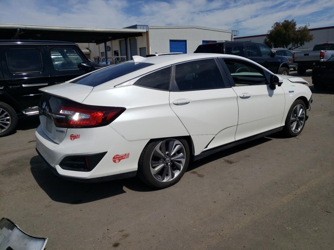 Photo 2 VIN: JHMZC5F15JC008184 - HONDA CLARITY 