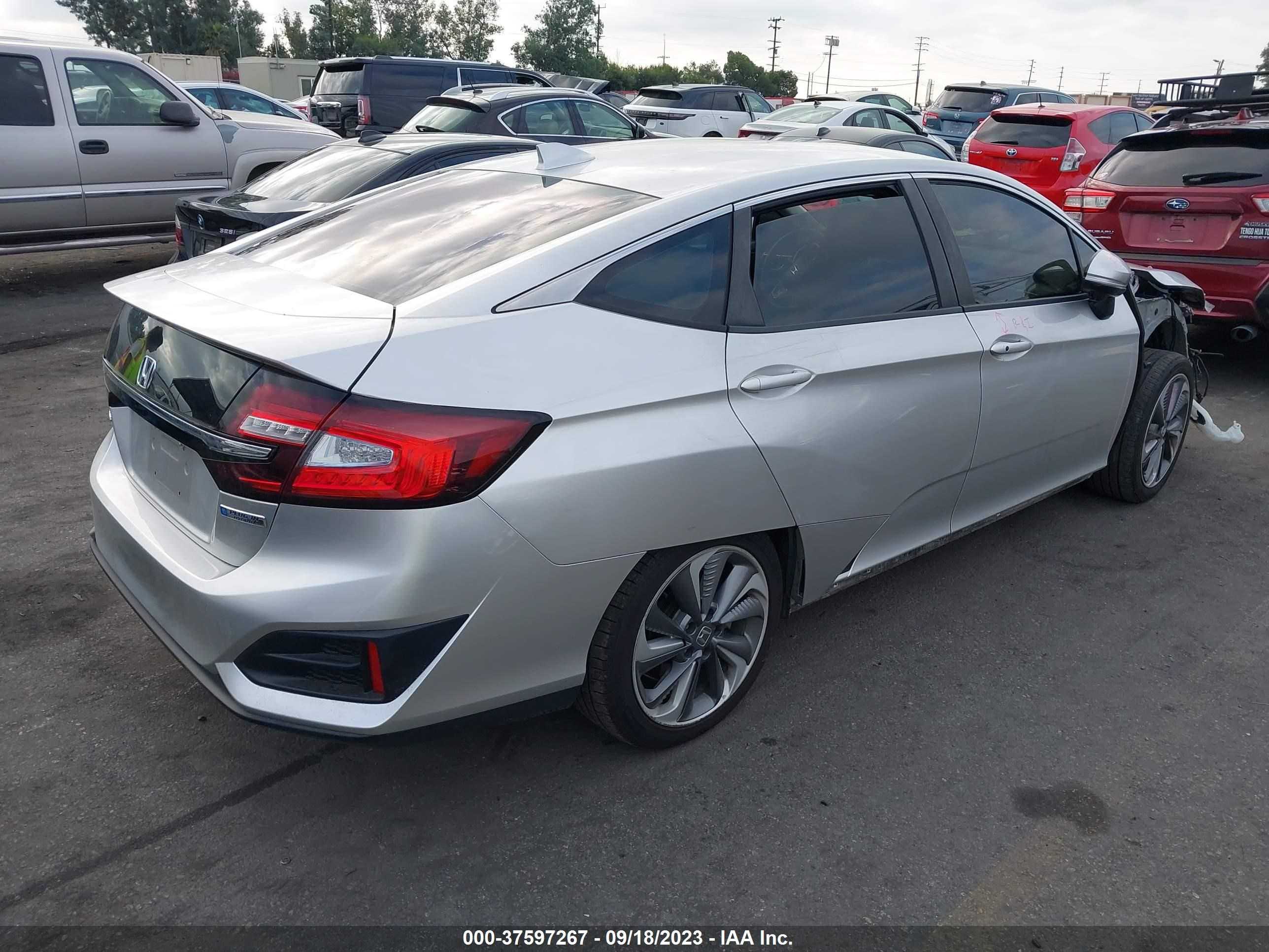 Photo 3 VIN: JHMZC5F15JC017726 - HONDA CLARITY 