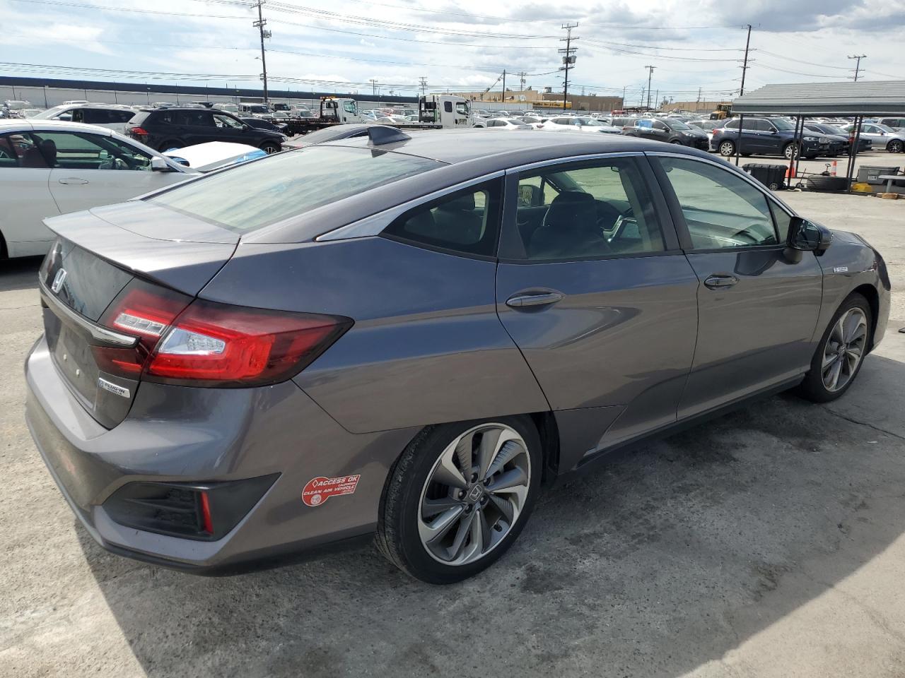 Photo 2 VIN: JHMZC5F15JC018147 - HONDA CLARITY 