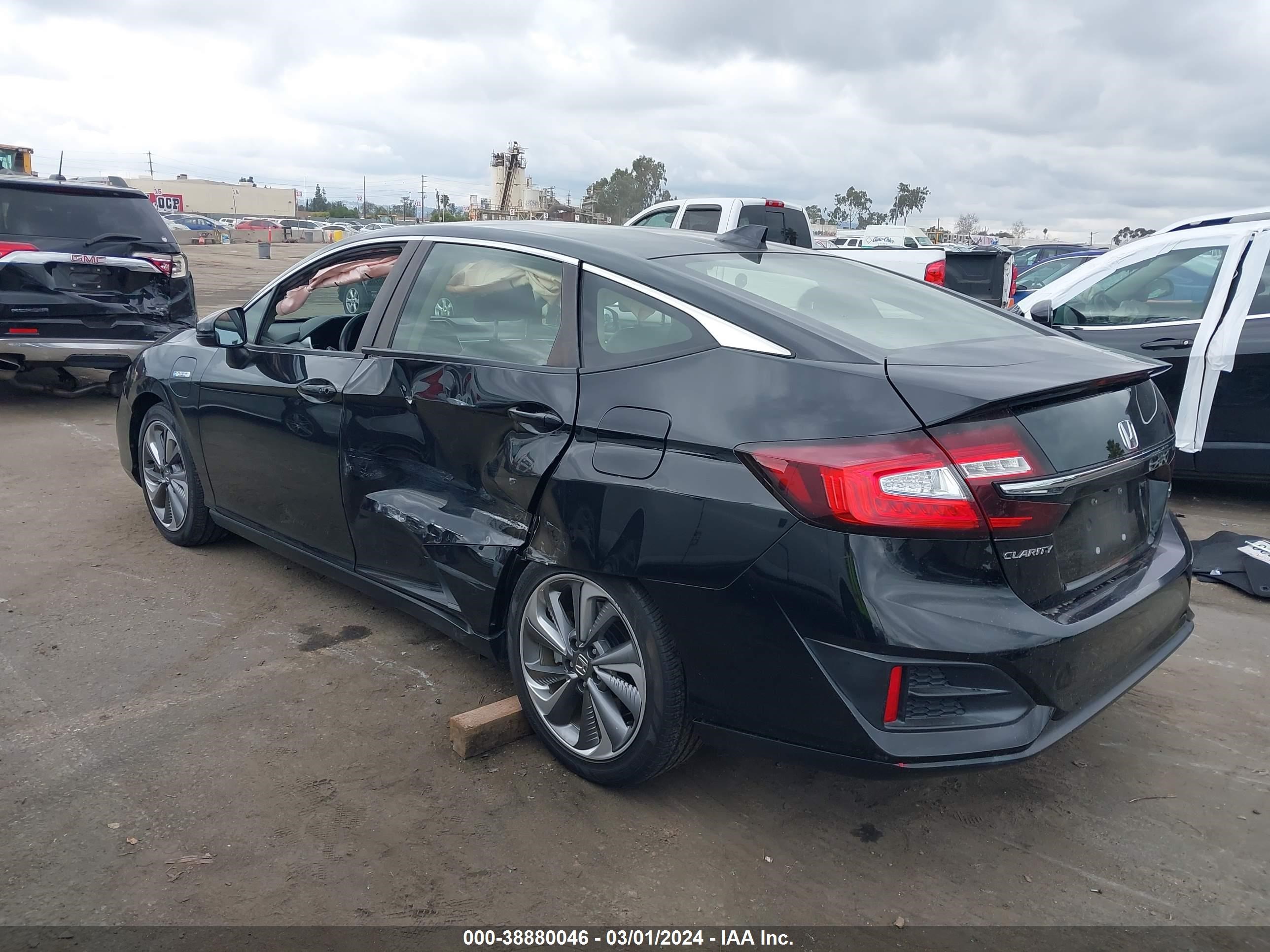 Photo 2 VIN: JHMZC5F16JC006539 - HONDA CLARITY 