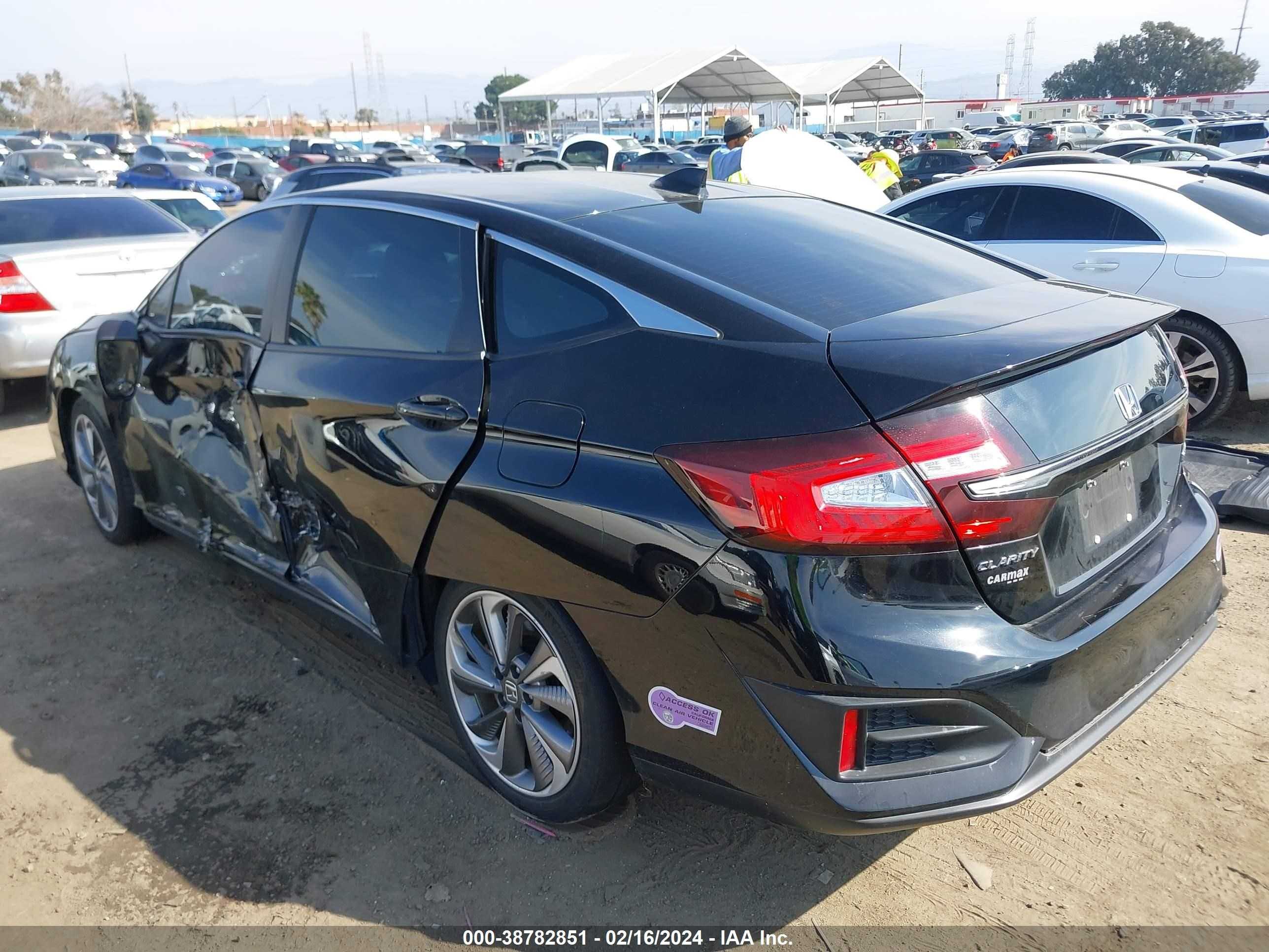 Photo 2 VIN: JHMZC5F17KC002288 - HONDA CLARITY 