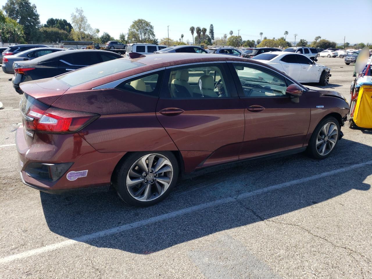 Photo 2 VIN: JHMZC5F18JC013539 - HONDA CLARITY 