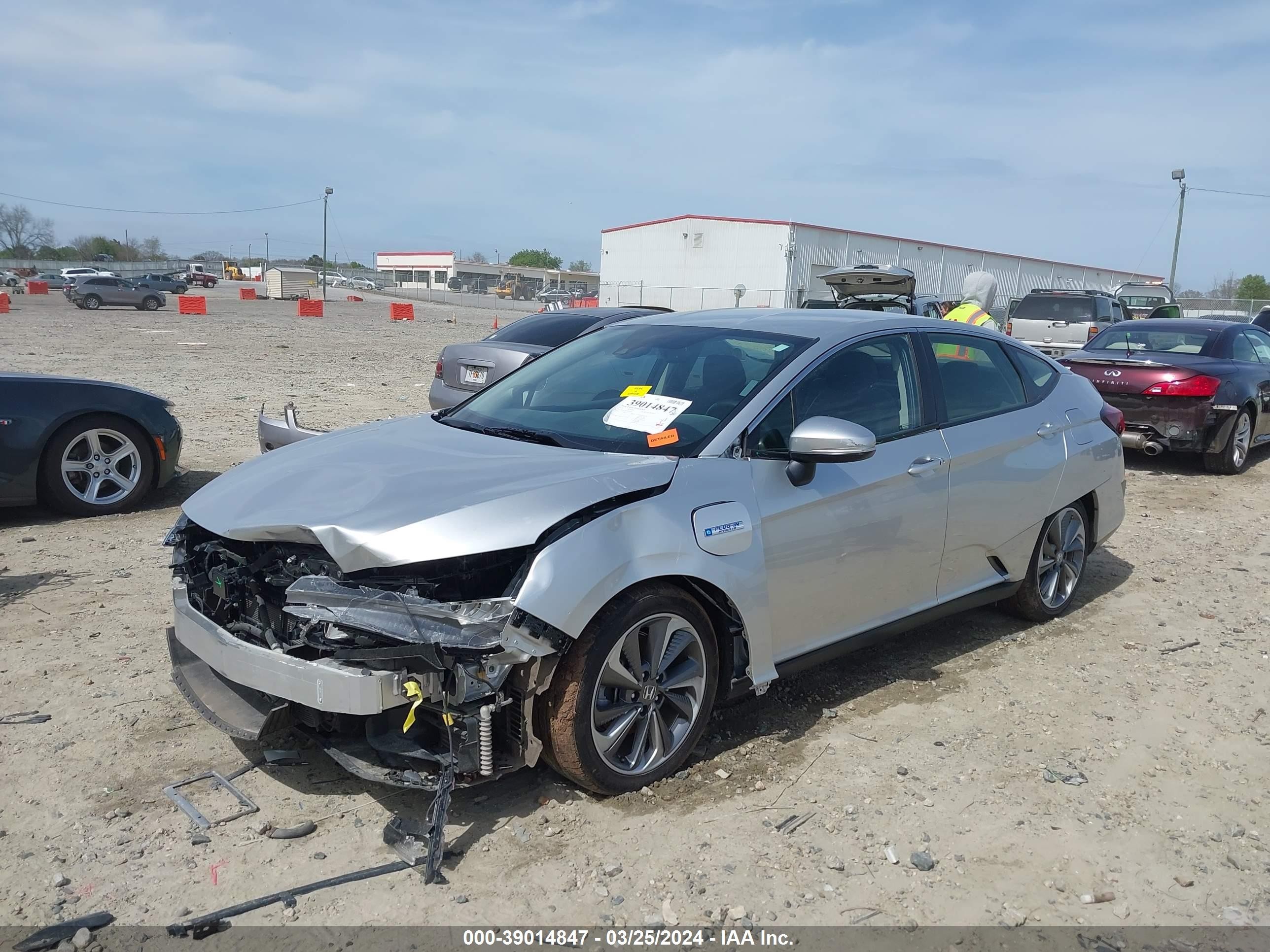 Photo 1 VIN: JHMZC5F32JC001033 - HONDA CLARITY 