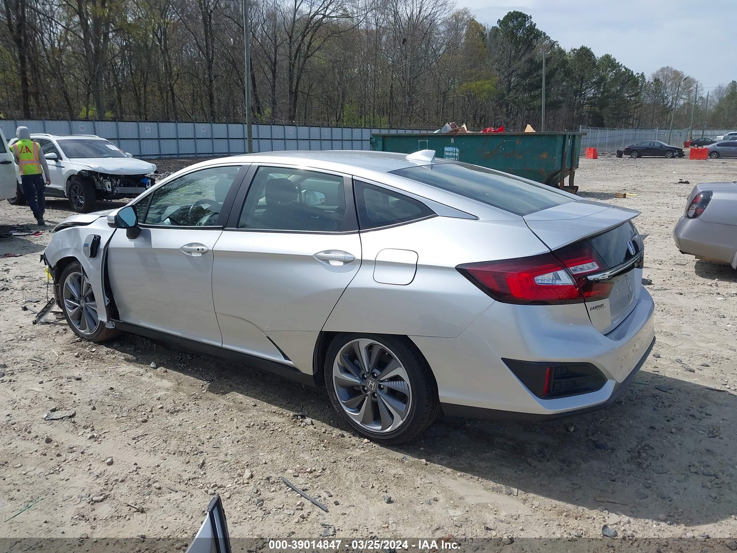 Photo 2 VIN: JHMZC5F32JC001033 - HONDA CLARITY 