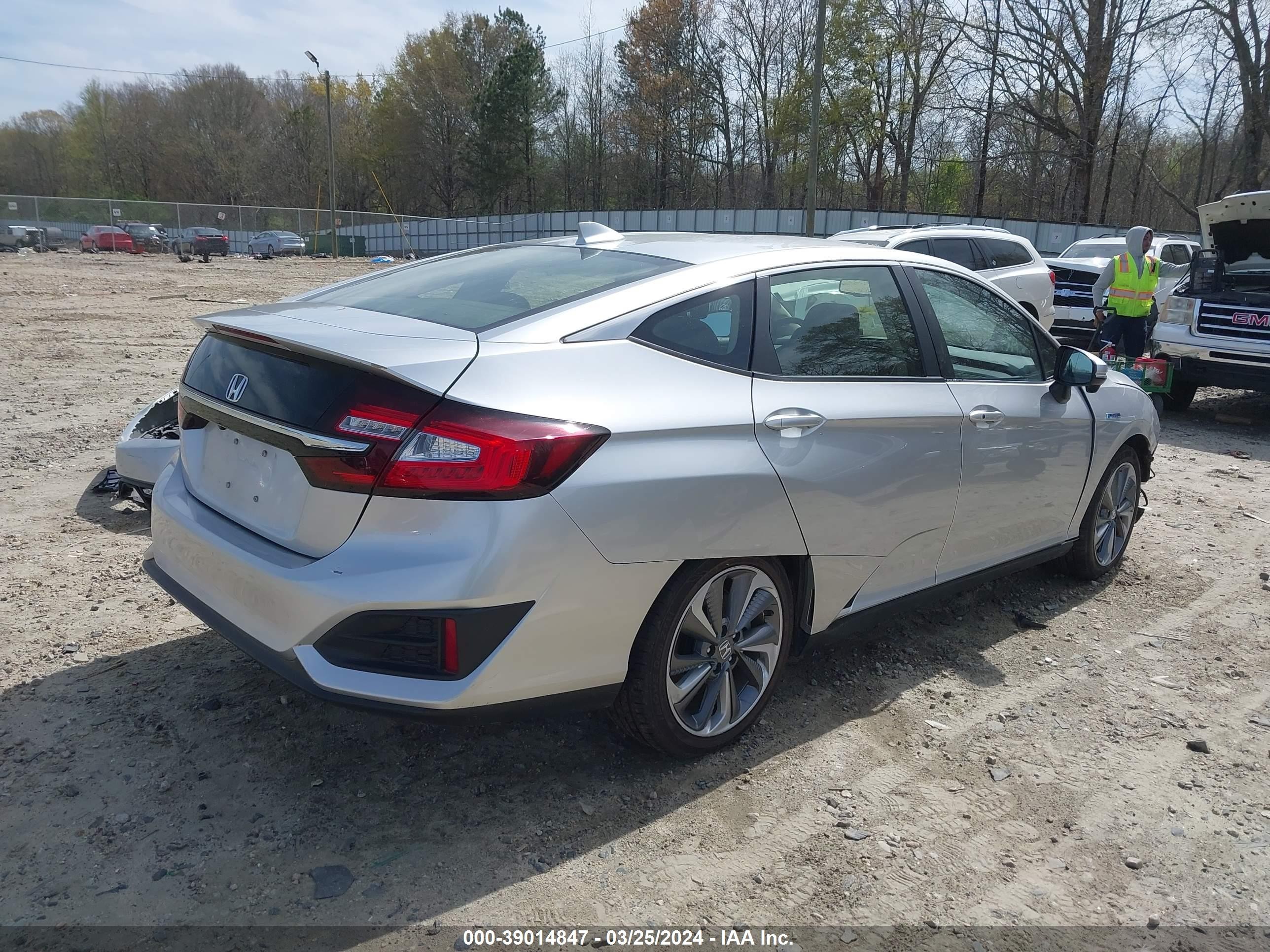 Photo 3 VIN: JHMZC5F32JC001033 - HONDA CLARITY 