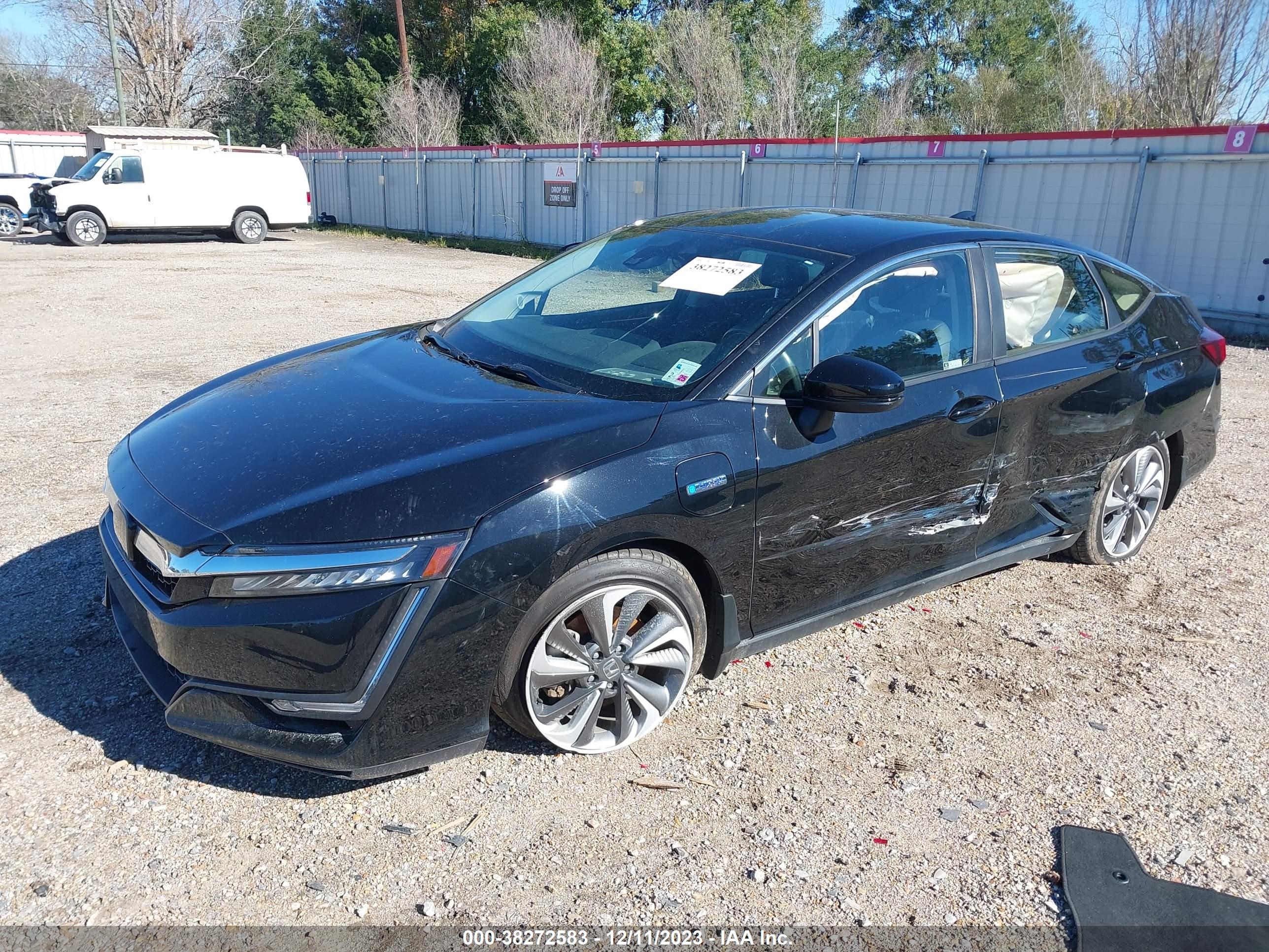 Photo 1 VIN: JHMZC5F32JC015854 - HONDA CLARITY 