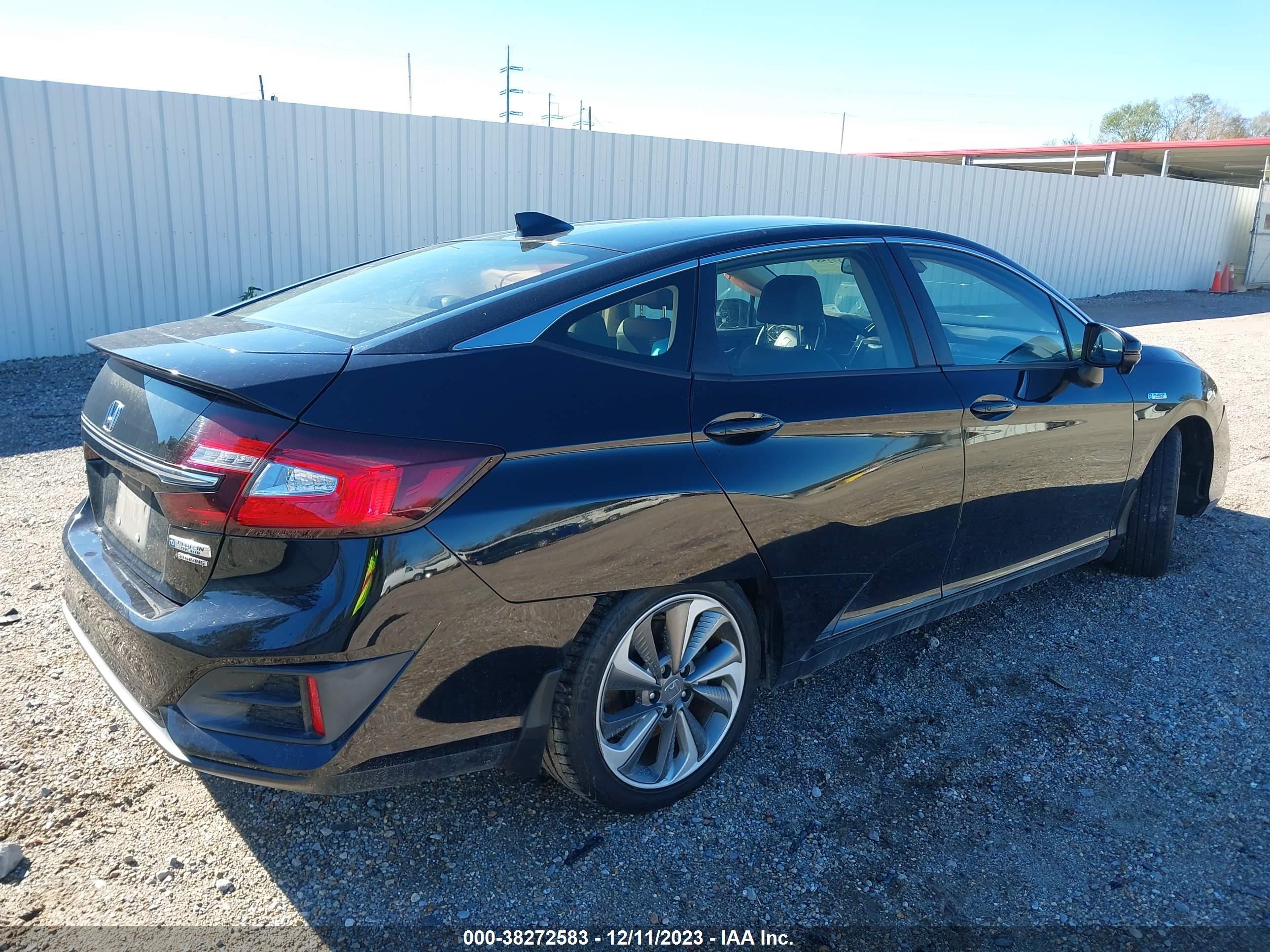 Photo 3 VIN: JHMZC5F32JC015854 - HONDA CLARITY 