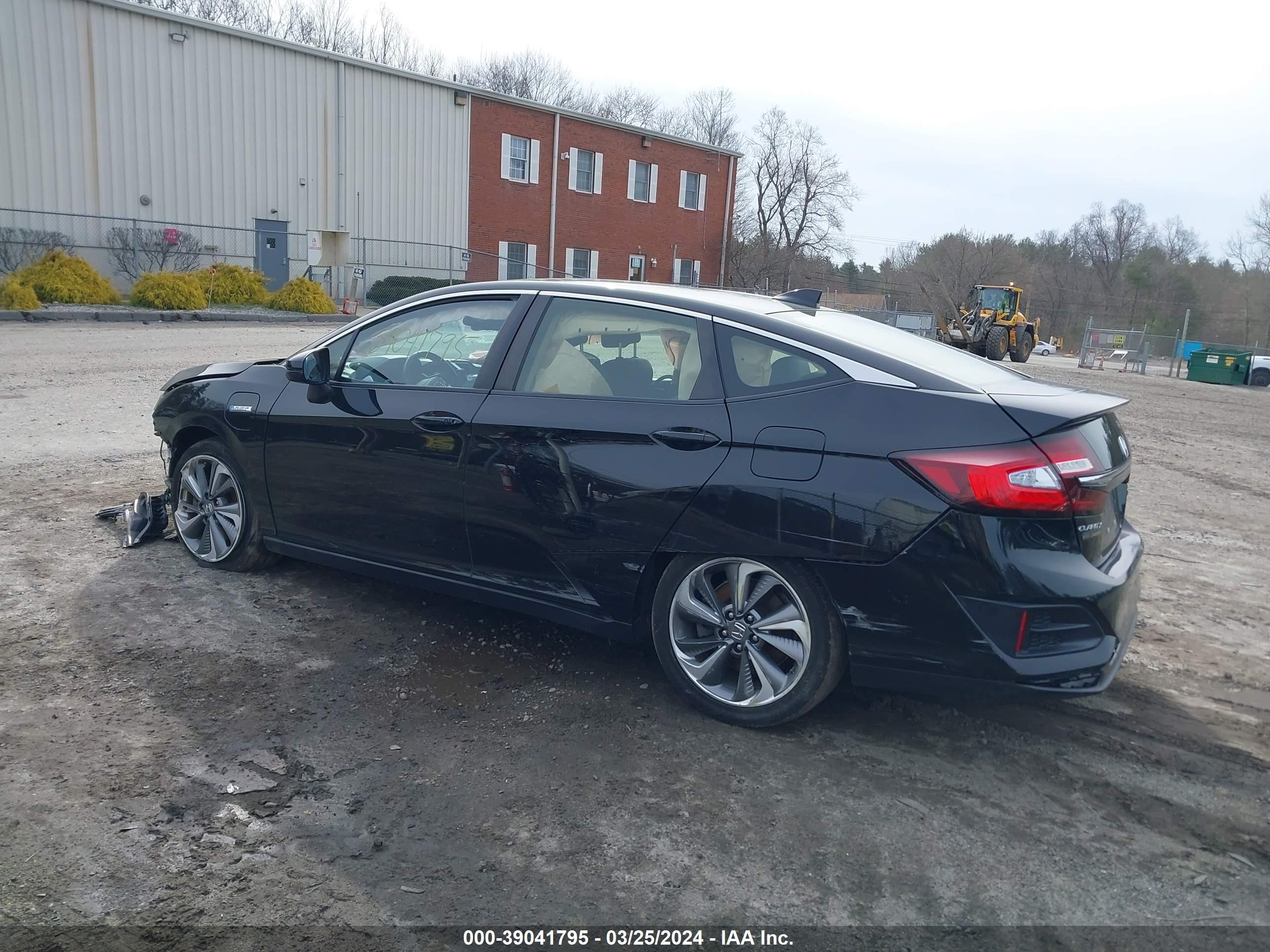 Photo 2 VIN: JHMZC5F33JC011795 - HONDA CLARITY 