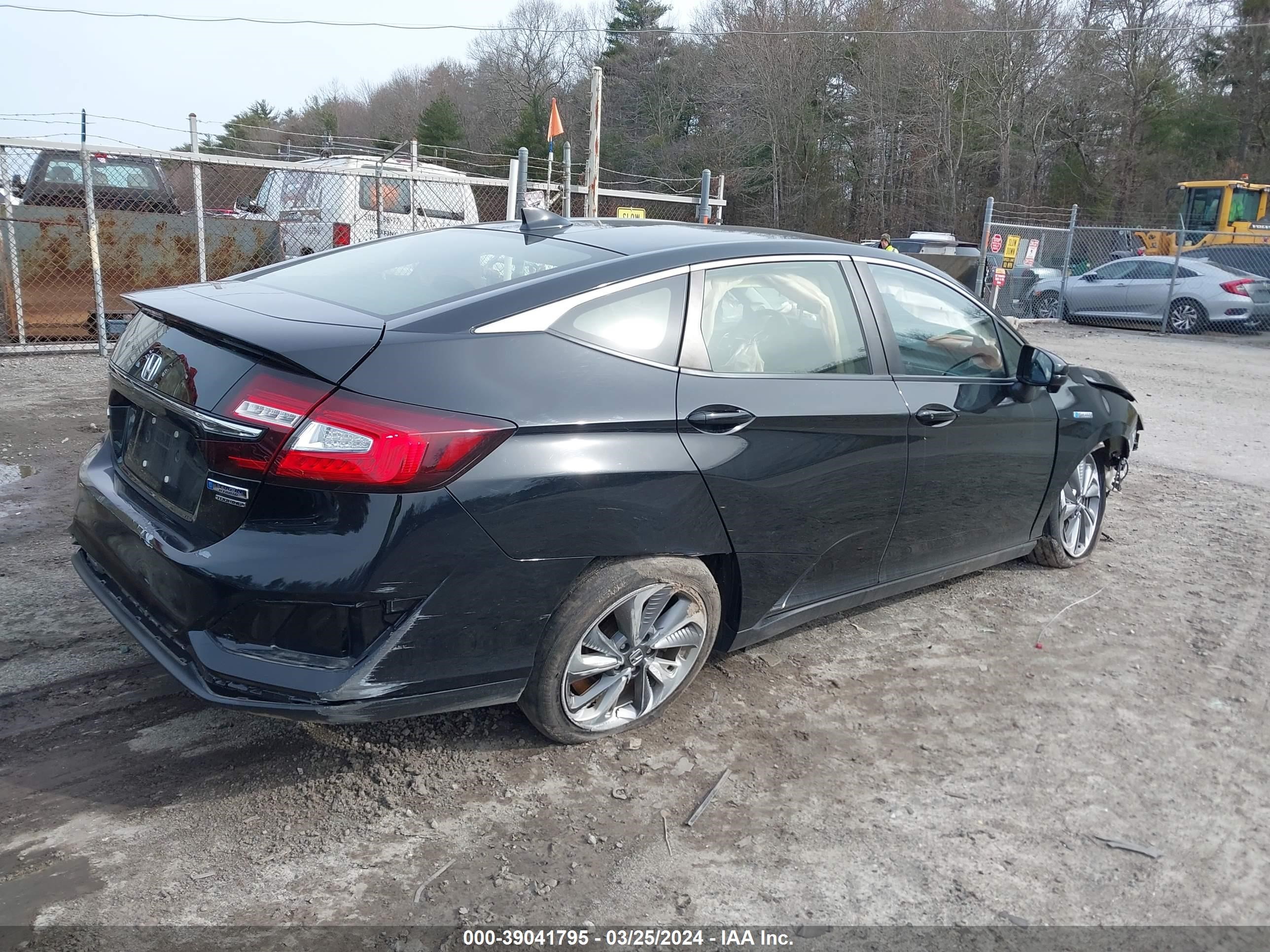 Photo 3 VIN: JHMZC5F33JC011795 - HONDA CLARITY 