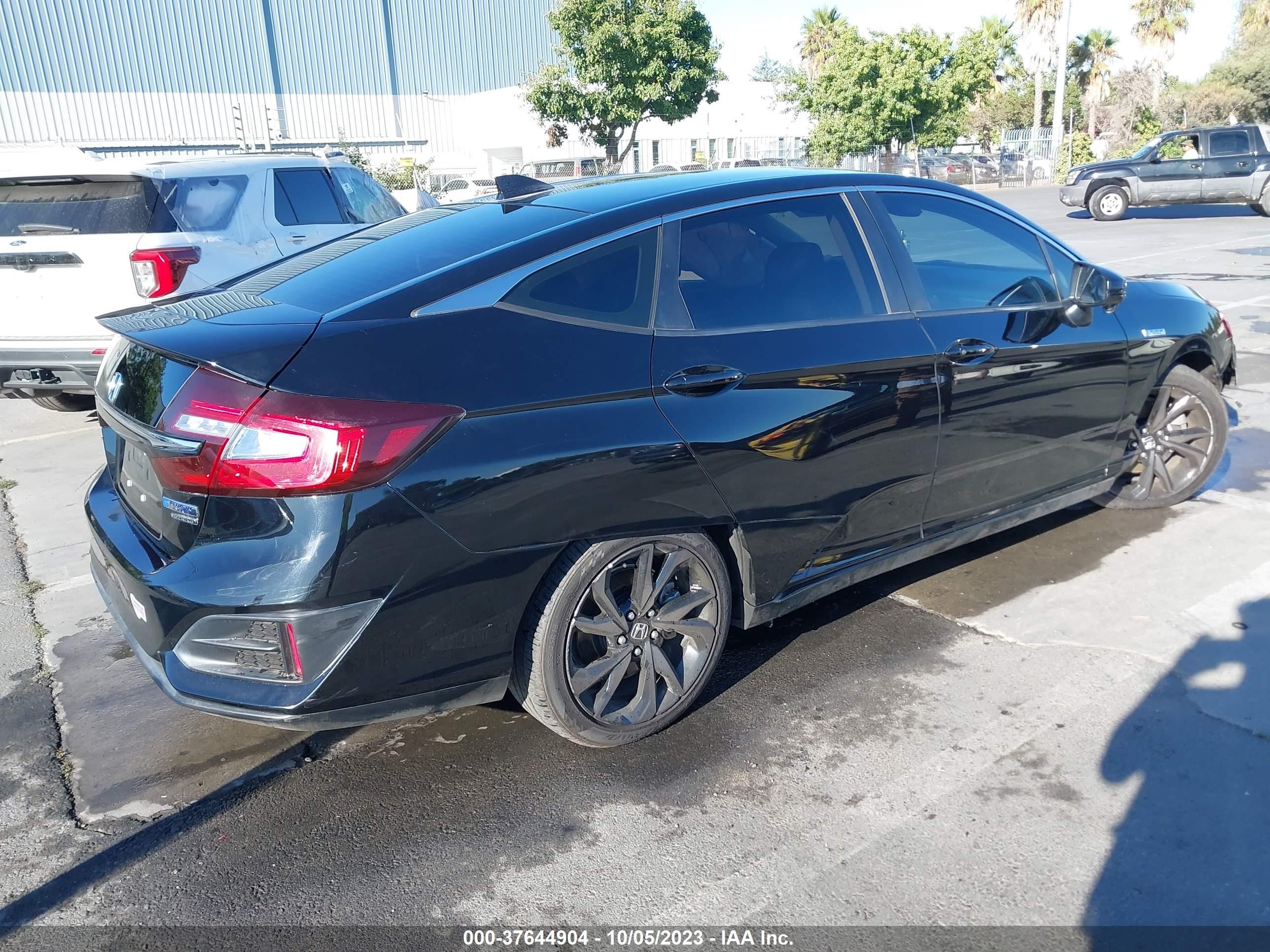 Photo 3 VIN: JHMZC5F35JC015265 - HONDA CLARITY 