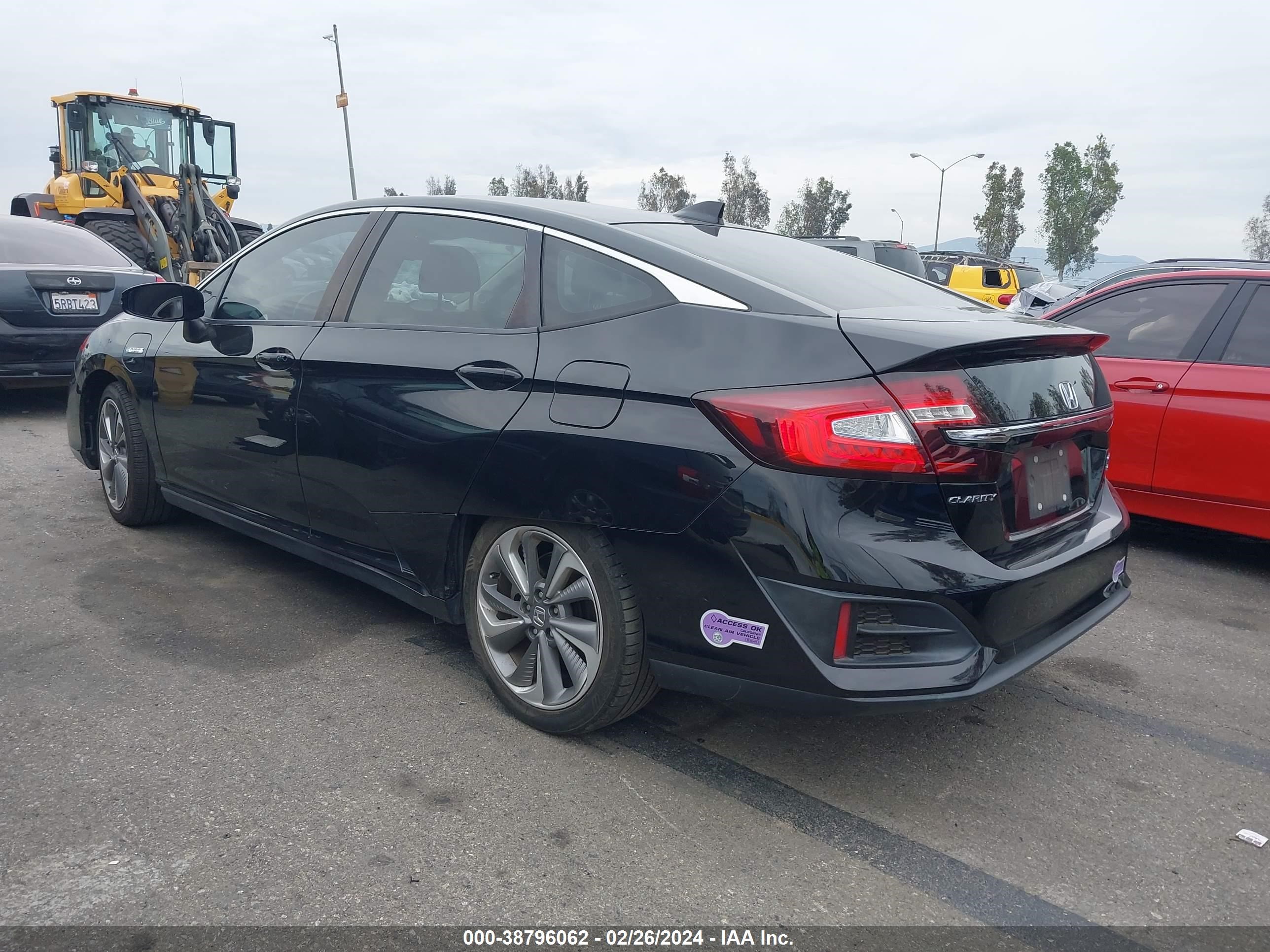 Photo 2 VIN: JHMZC5F35JC024063 - HONDA CLARITY 