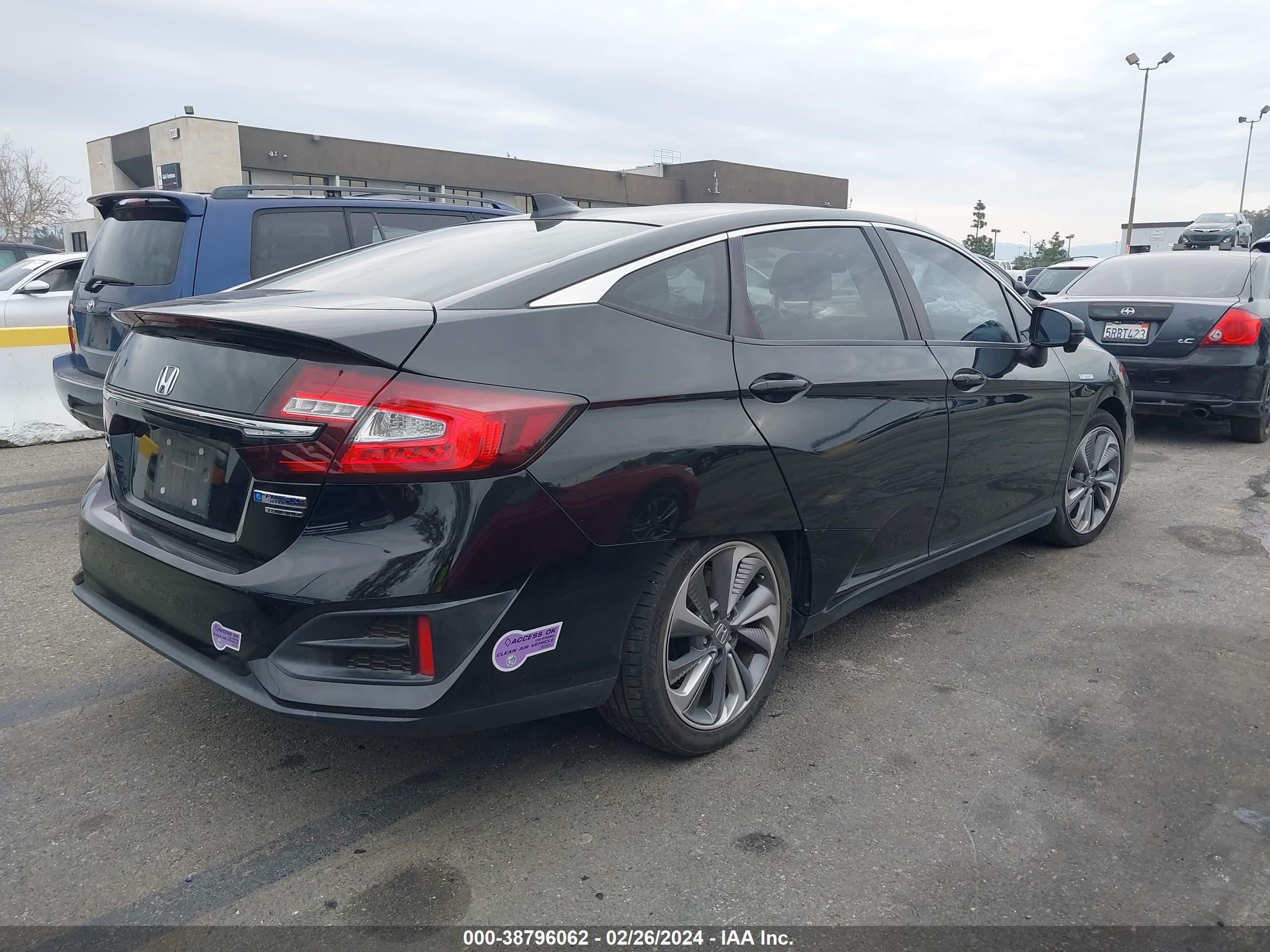 Photo 3 VIN: JHMZC5F35JC024063 - HONDA CLARITY 