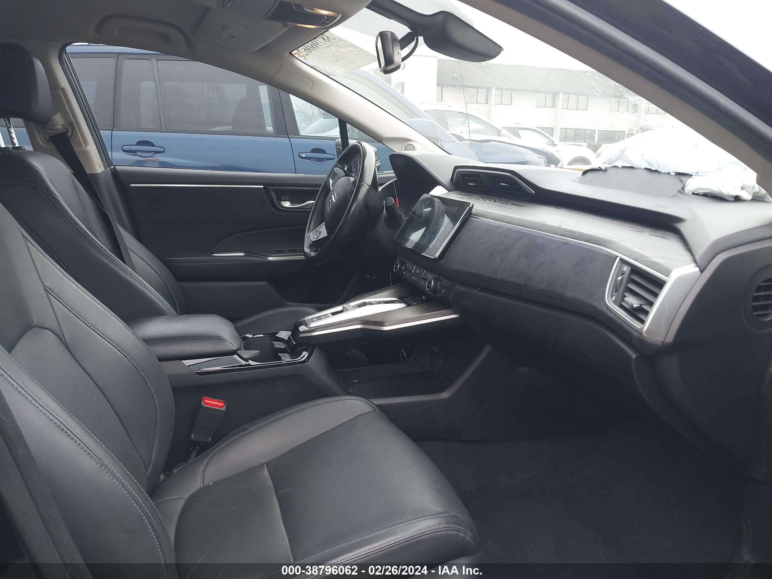 Photo 4 VIN: JHMZC5F35JC024063 - HONDA CLARITY 